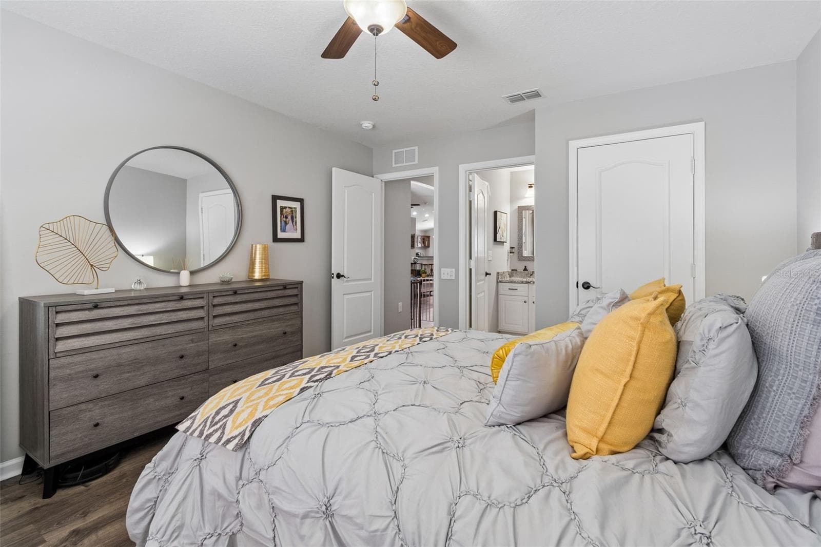 2nd bedroom with access to bathroom from bedroom and hallway - 5401 LOOKOUT PASS, WESLEY CHAPEL