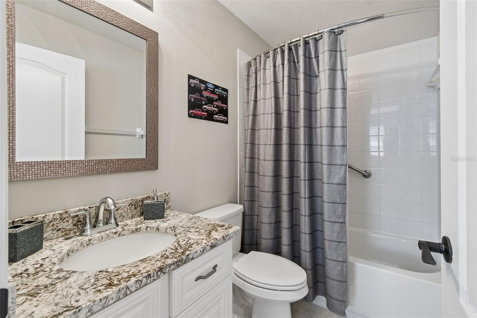 Full bath off of 3rd bedroom - 5401 LOOKOUT PASS, WESLEY CHAPEL