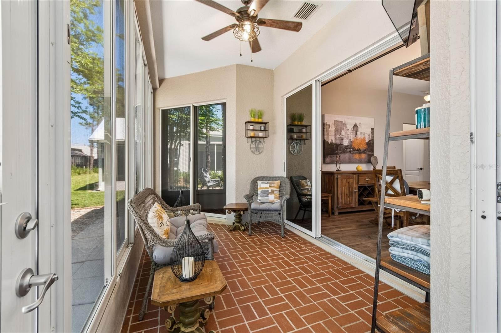 Enclosed rear porch - 5401 LOOKOUT PASS, WESLEY CHAPEL