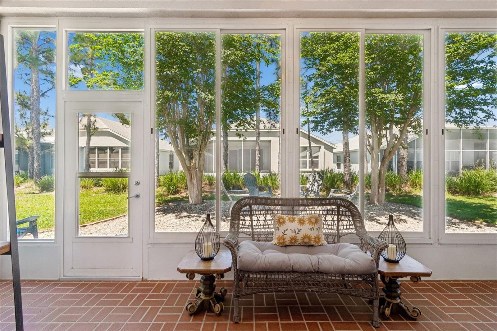 Enclosed rear porch - 5401 LOOKOUT PASS, WESLEY CHAPEL