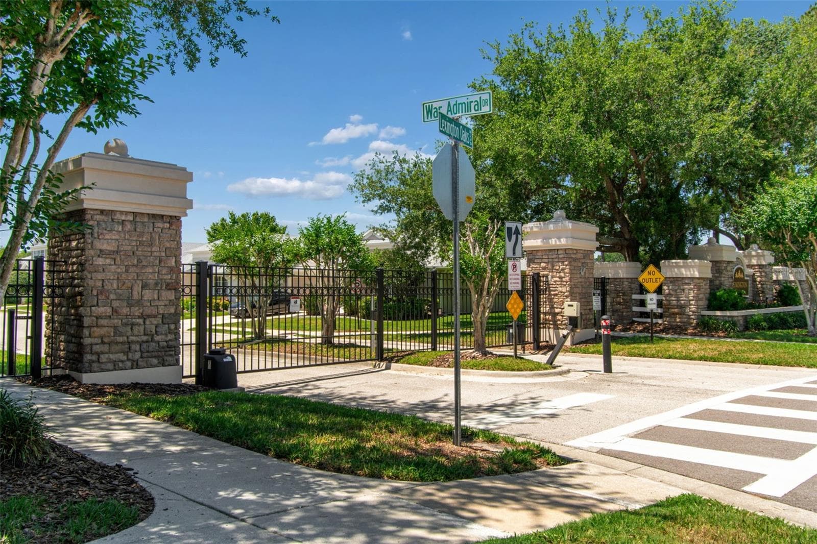 Gated community - 5401 LOOKOUT PASS, WESLEY CHAPEL