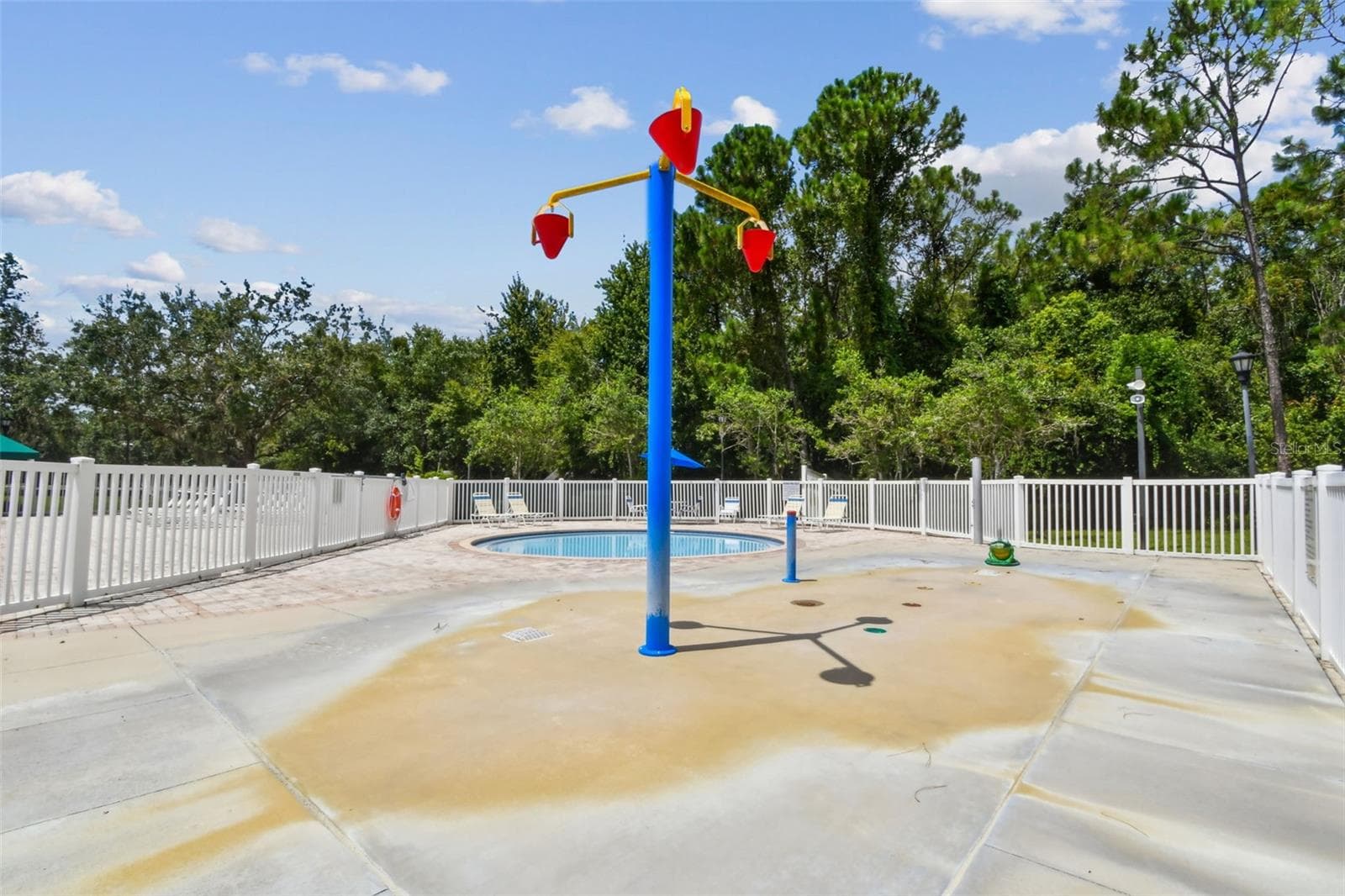 Splash pad - 5401 LOOKOUT PASS, WESLEY CHAPEL