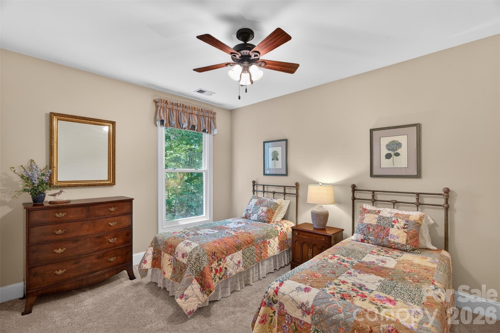 Upper Bedroom #2 - Belmont