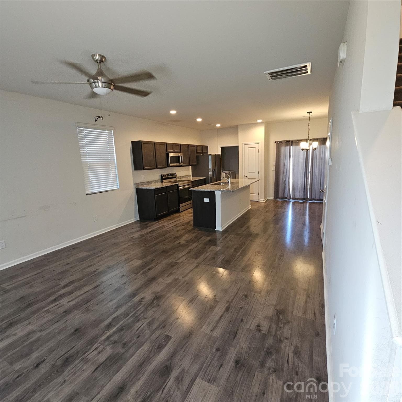 Single Family Residence at 1016 Berry Patch Circle, Summerville, photo 2 of 19