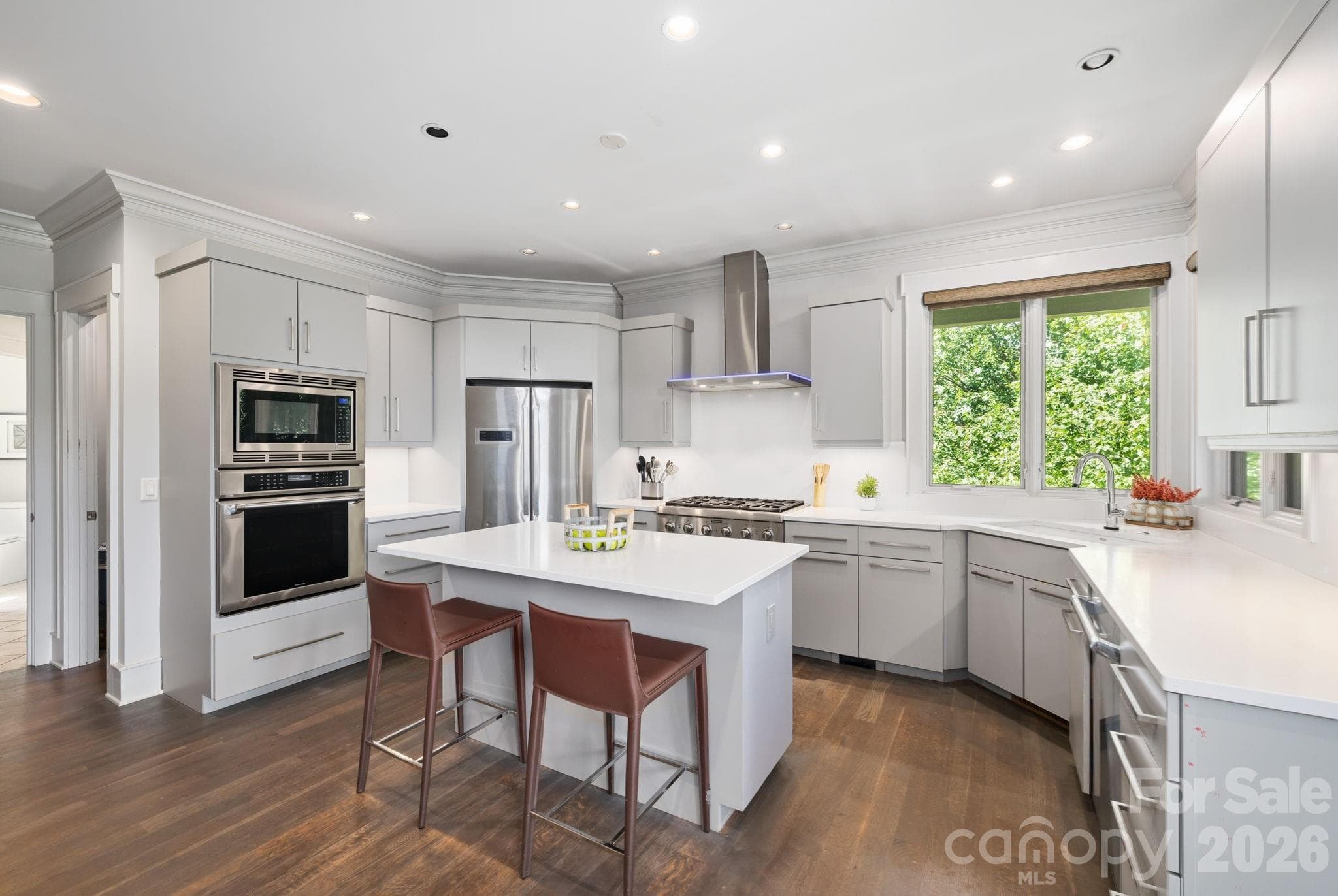 Spacious eat-in kitchen island - Fletcher