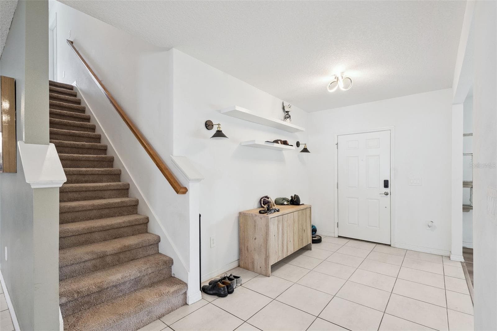 Entreway - 584 PINK IBIS BND, ST CLOUD