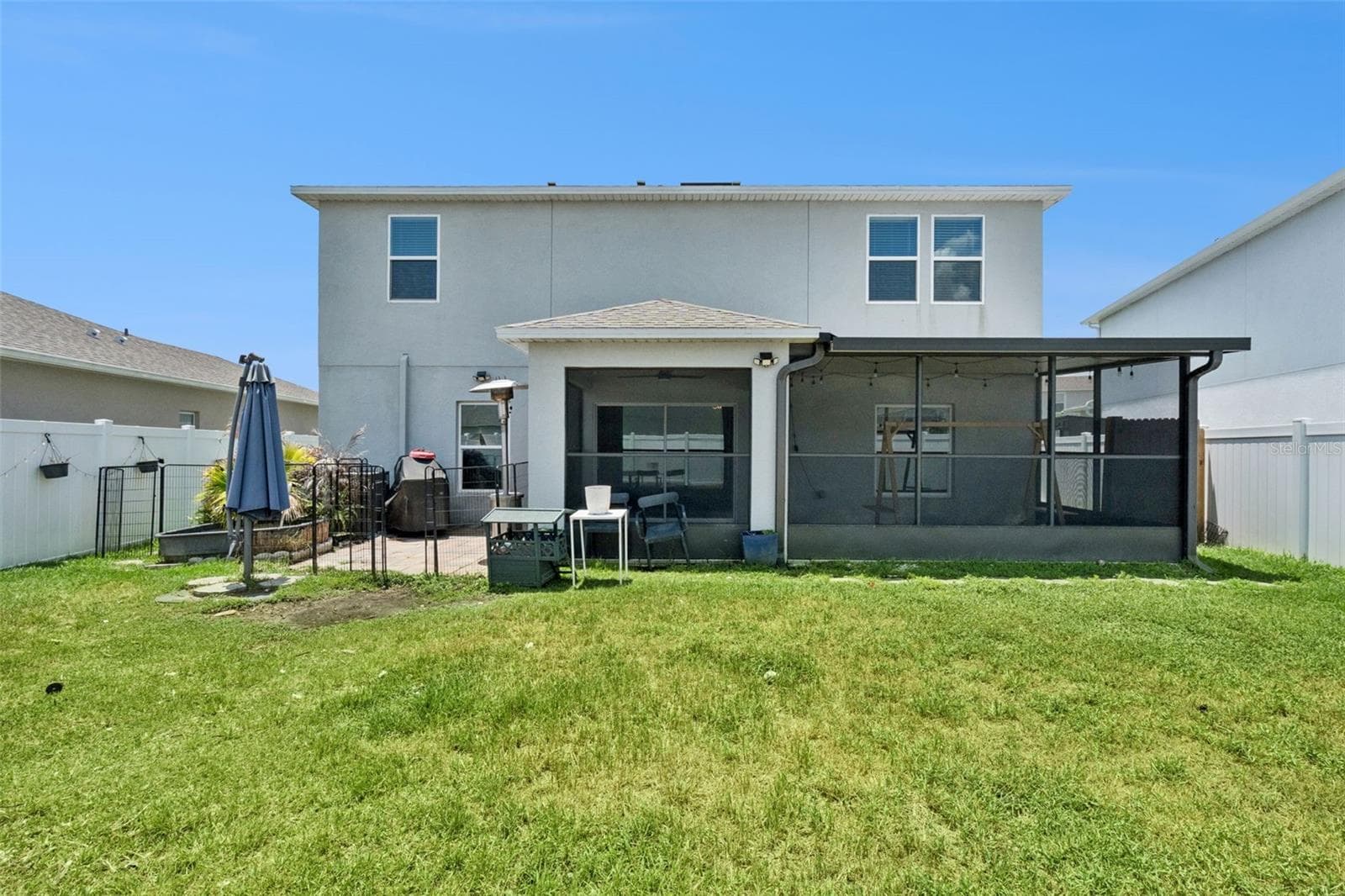 Backyard & Screened in extended Patio - 584 PINK IBIS BND, ST CLOUD