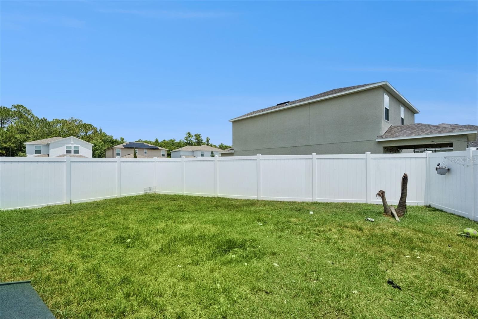 Backyard & Vinyl Fence - 584 PINK IBIS BND, ST CLOUD