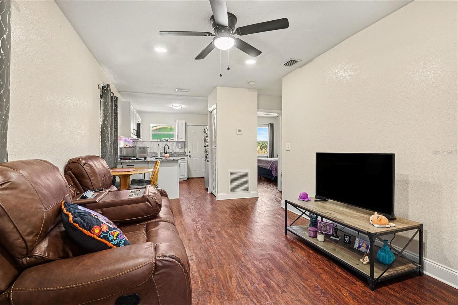 Single Family Residence at 614 W 6TH ST, LAKELAND, photo 3 of 16