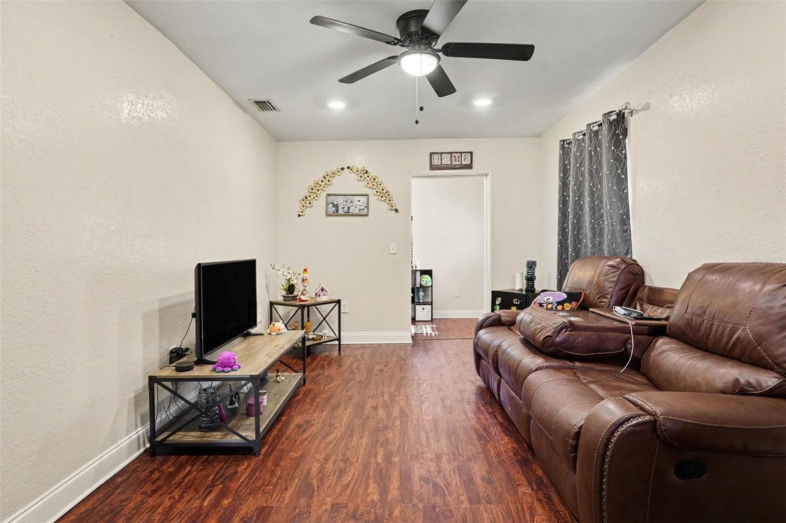 Single Family Residence at 614 W 6TH ST, LAKELAND, photo 4 of 16