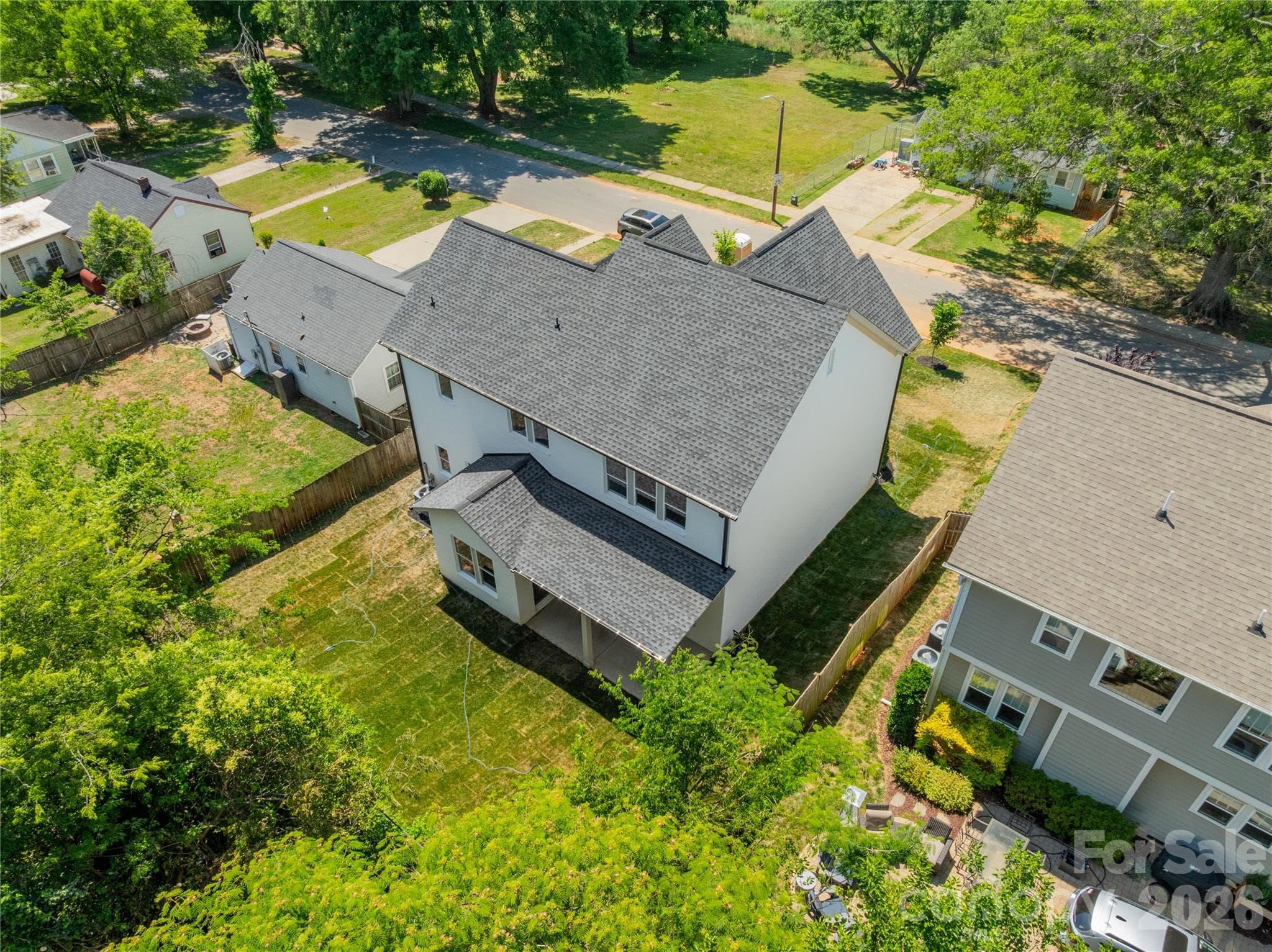 Single Family Residence at 2648 Roslyn Avenue, Charlotte, photo 6 of 40