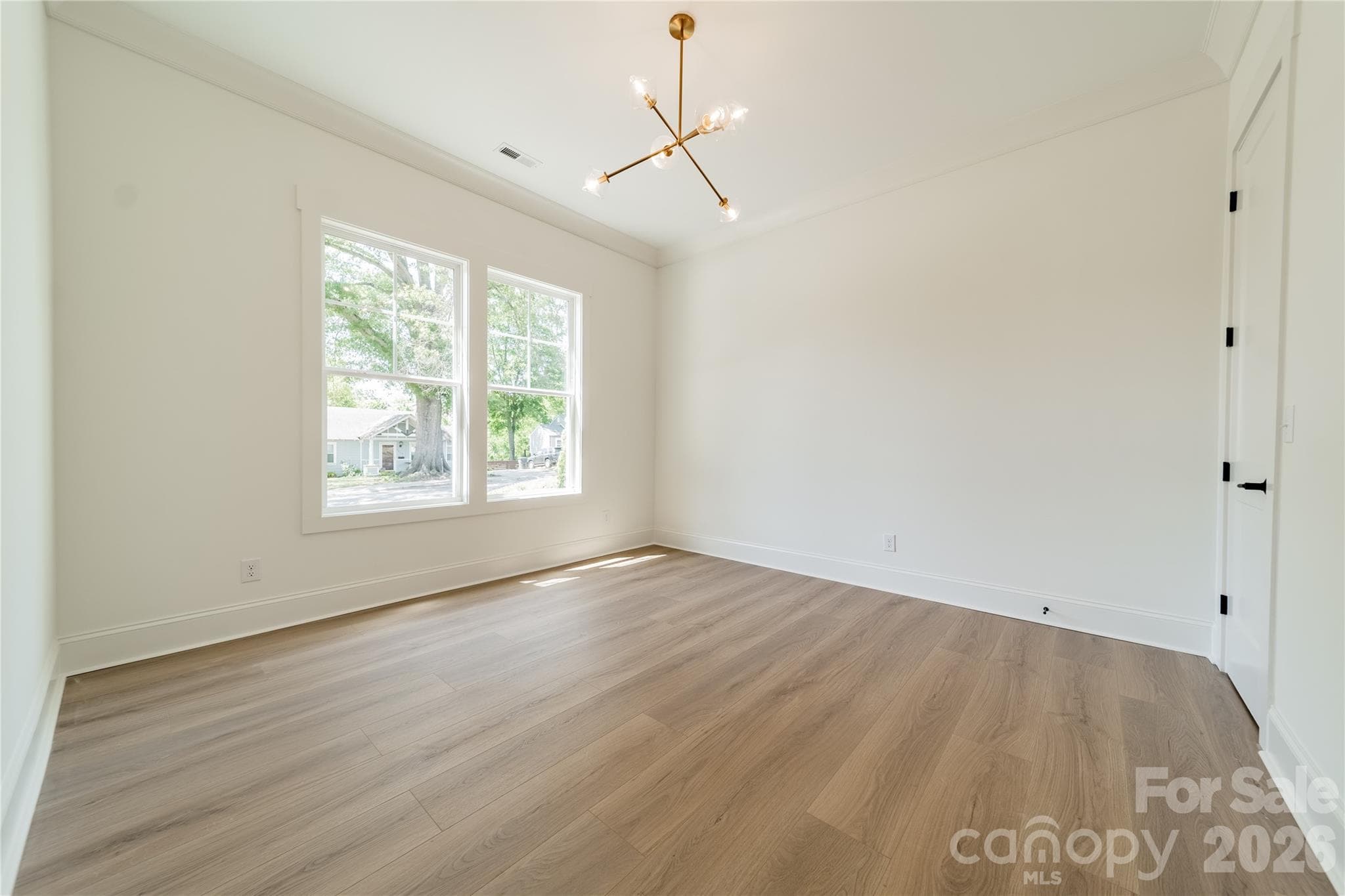 Single Family Residence at 2648 Roslyn Avenue, Charlotte, photo 11 of 40