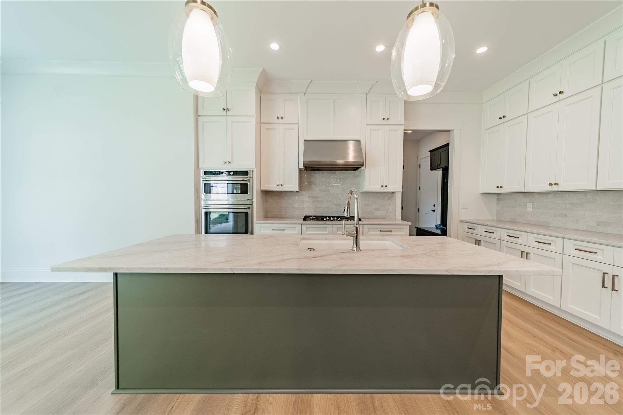 Single Family Residence at 2648 Roslyn Avenue, Charlotte, photo 16 of 40