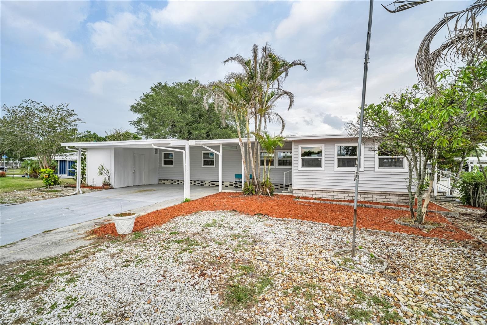 Manufactured Home at 193 BLUE MARLIN DR, OLDSMAR, photo 2 of 41