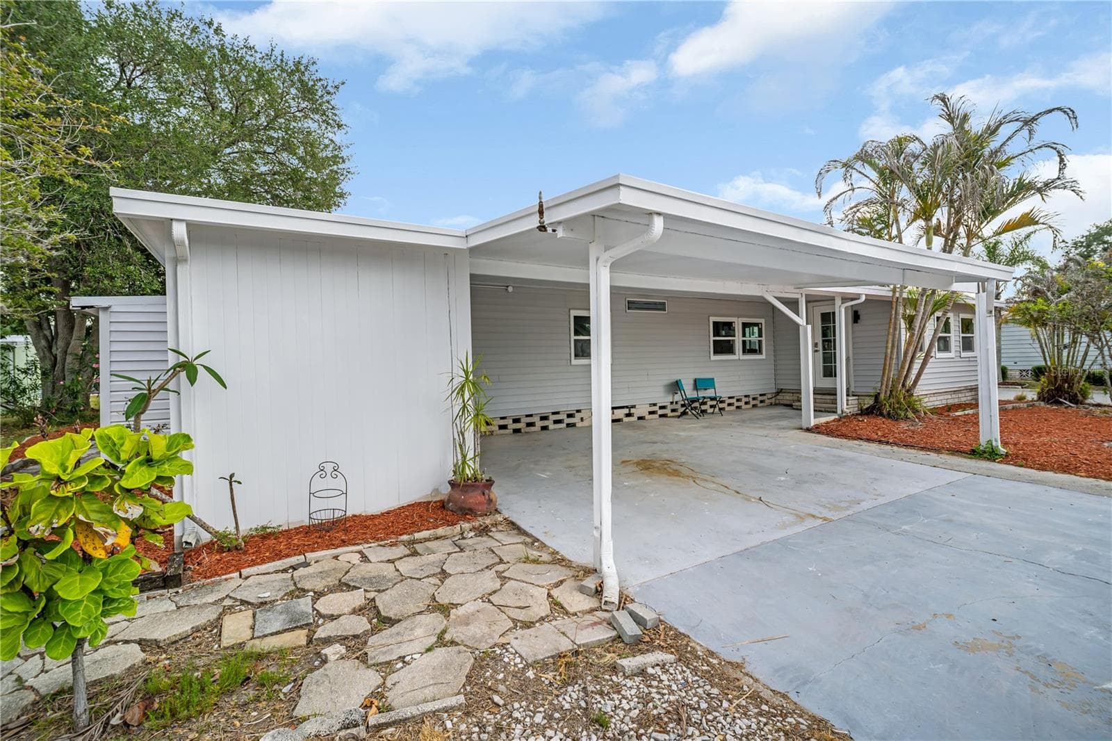 Manufactured Home at 193 BLUE MARLIN DR, OLDSMAR, photo 3 of 41