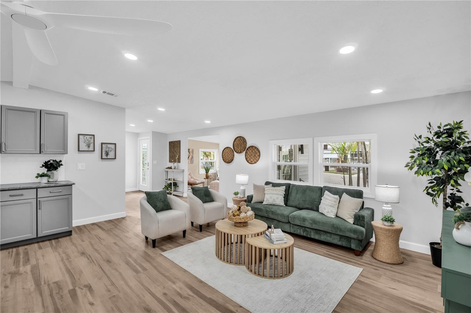 Manufactured Home at 193 BLUE MARLIN DR, OLDSMAR, photo 11 of 41
