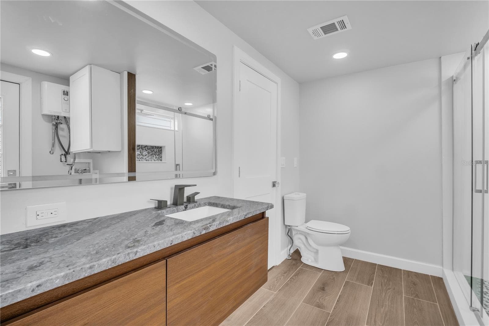 Manufactured Home at 193 BLUE MARLIN DR, OLDSMAR, photo 36 of 41