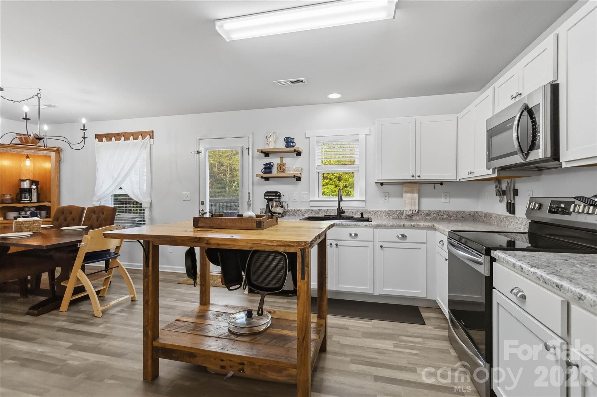 Single Family Residence at 2220 Pinnacle View Drive, Kings Mountain, photo 7 of 30