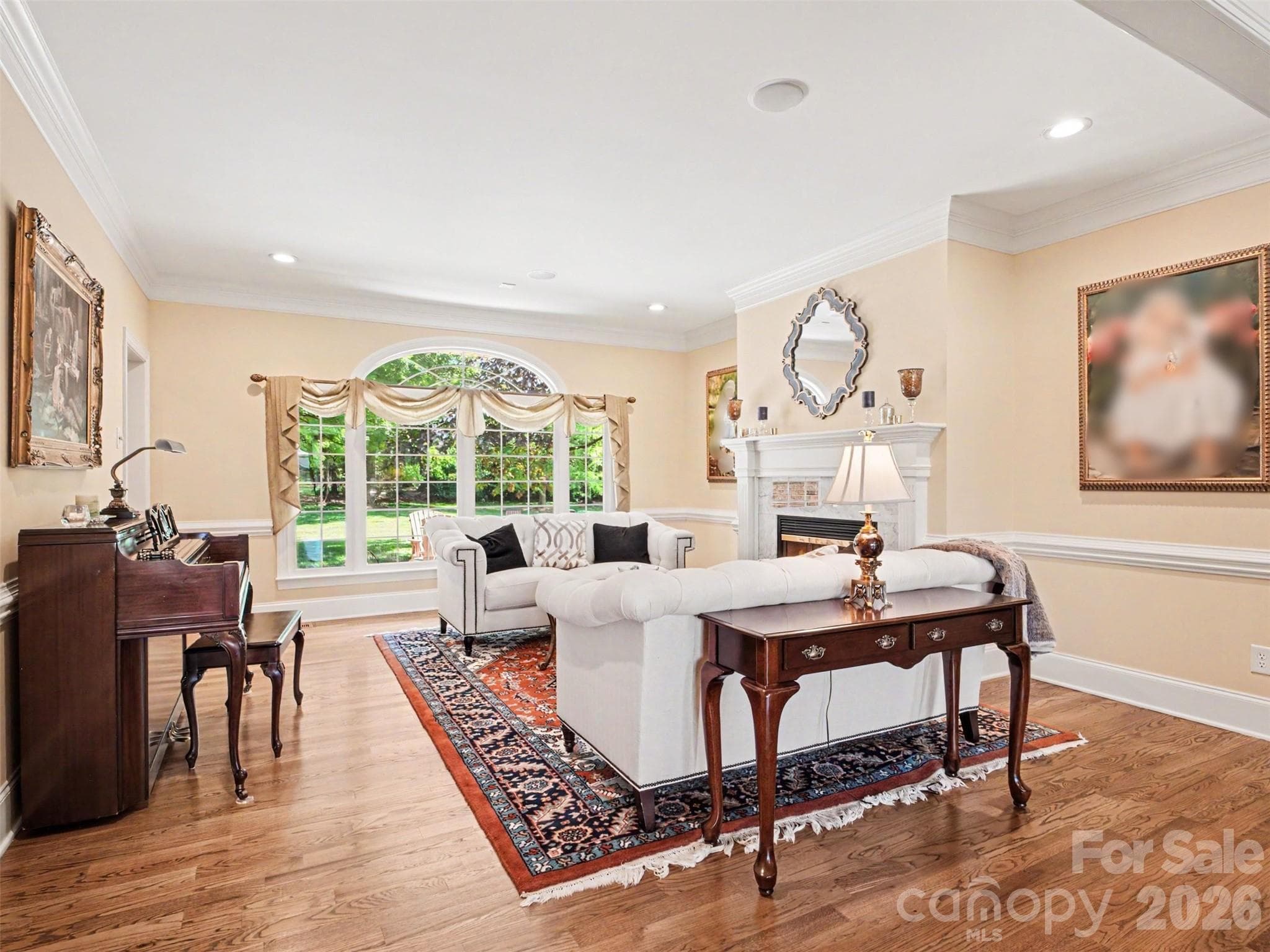 The foyer flows into the spacious living room with tons of natural light from the huge windows. - 1422 Stone Gate Drive, Shelby