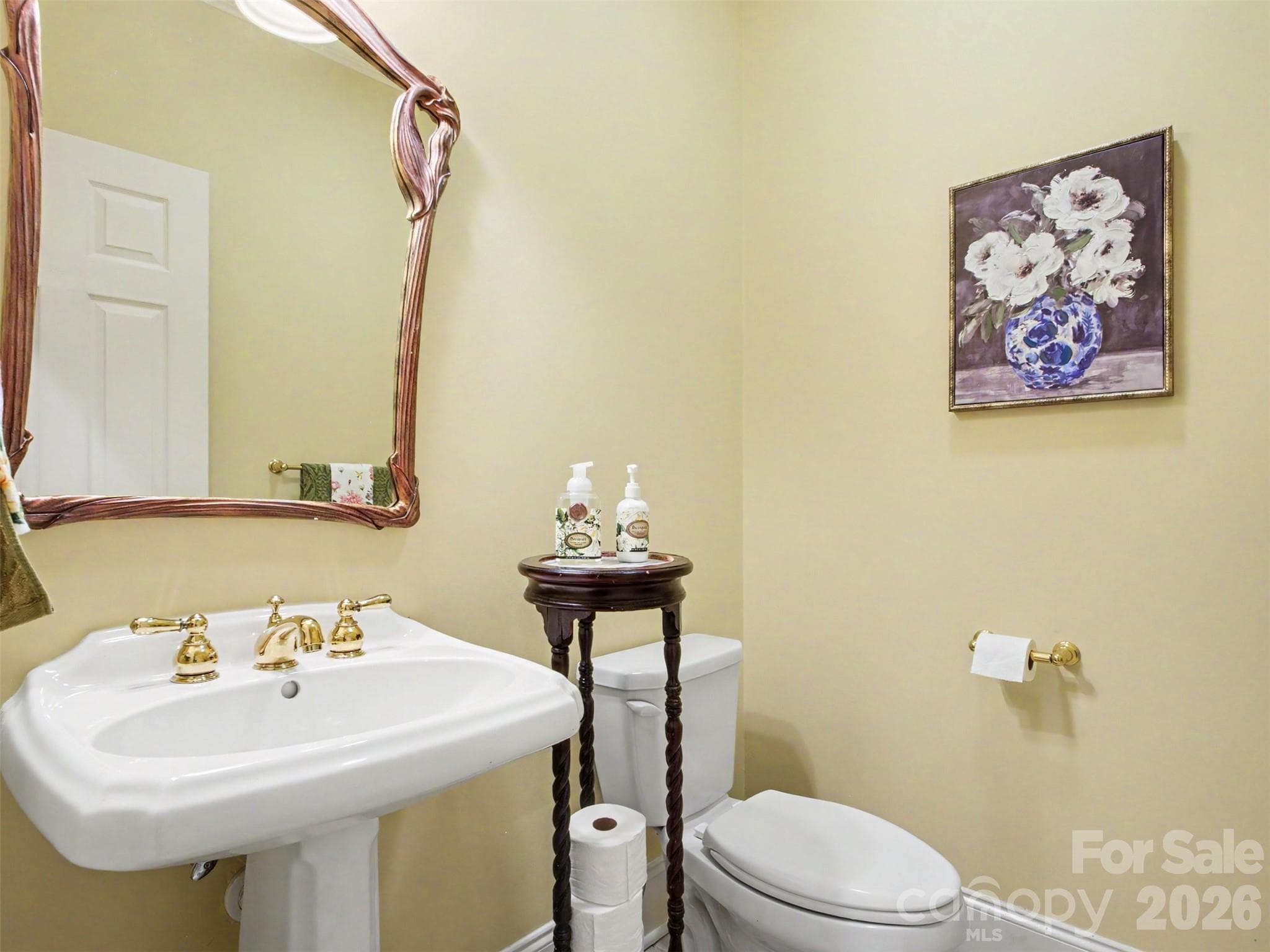 Half bath located near living areas - 1422 Stone Gate Drive, Shelby