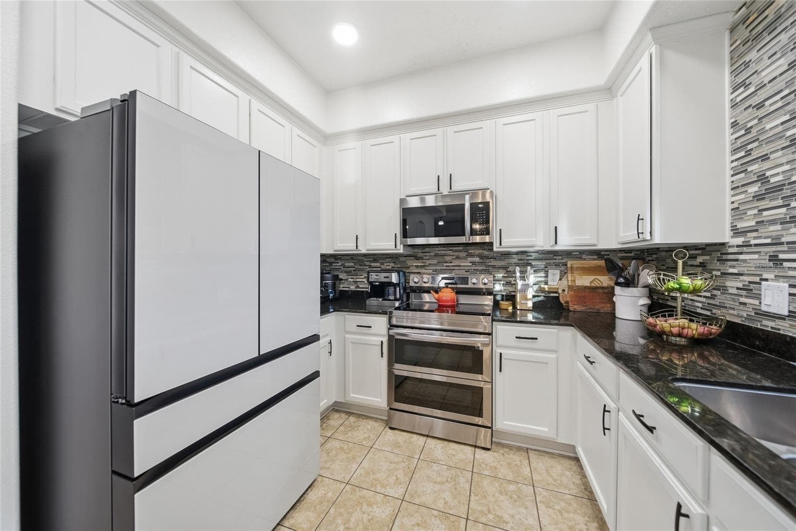 Single Family Residence at 18133 BAHAMA BAY DR, TAMPA, photo 23 of 52