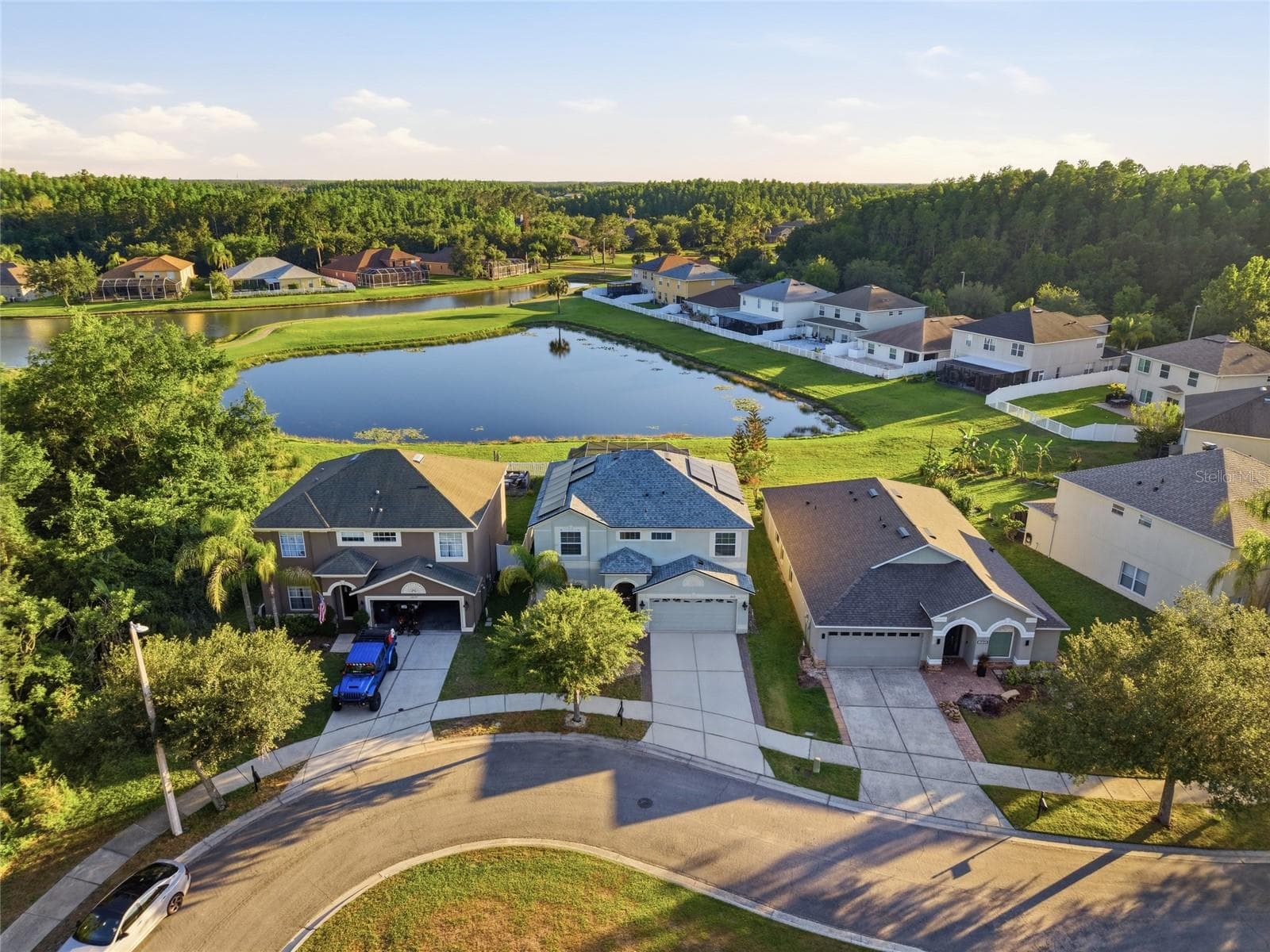 Single Family Residence at 18133 BAHAMA BAY DR, TAMPA, photo 3 of 52