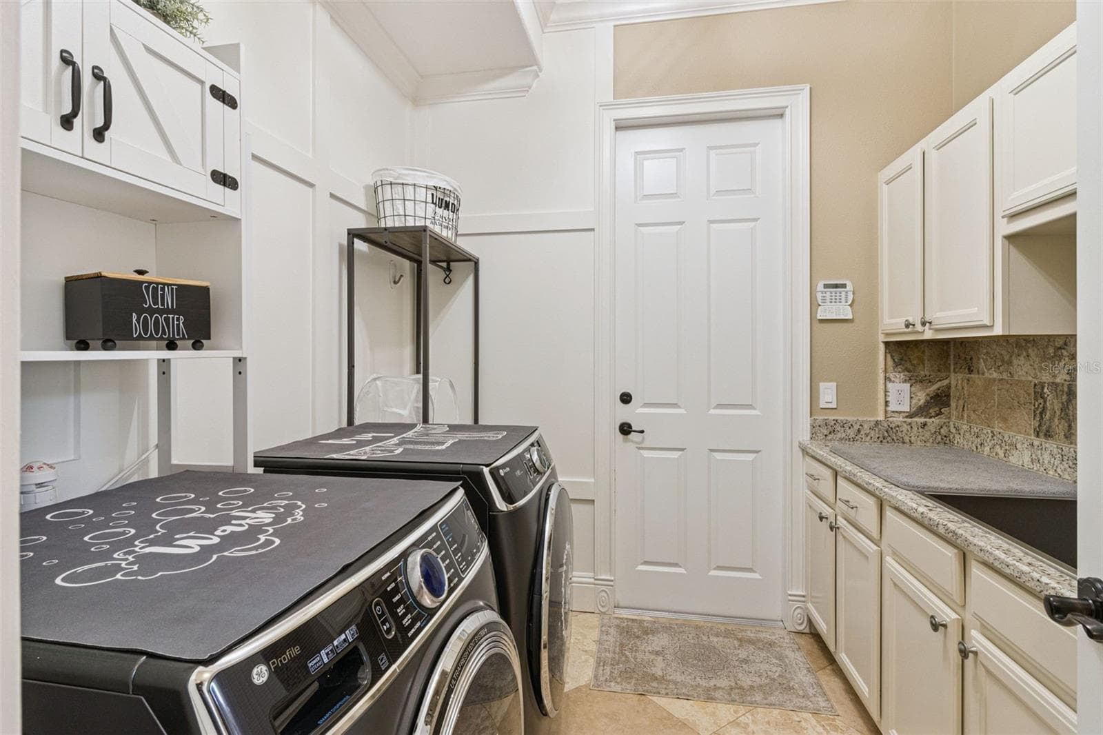 Expansive laundry with counter, cabinets, and deep basin sink. - 4524 STONE WALL LN, PLANT CITY