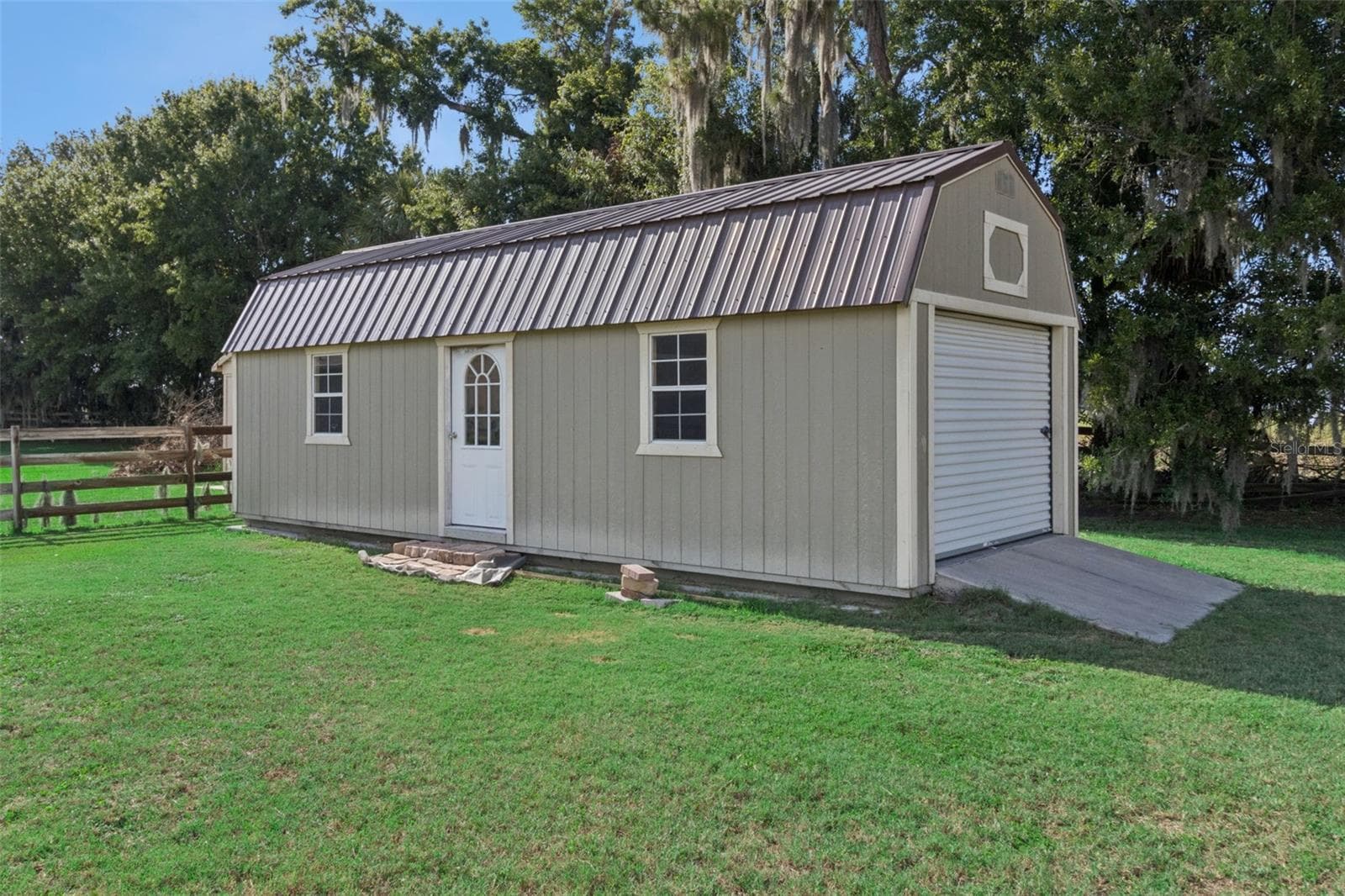 12'x30' powered outdoor shed. - 4524 STONE WALL LN, PLANT CITY