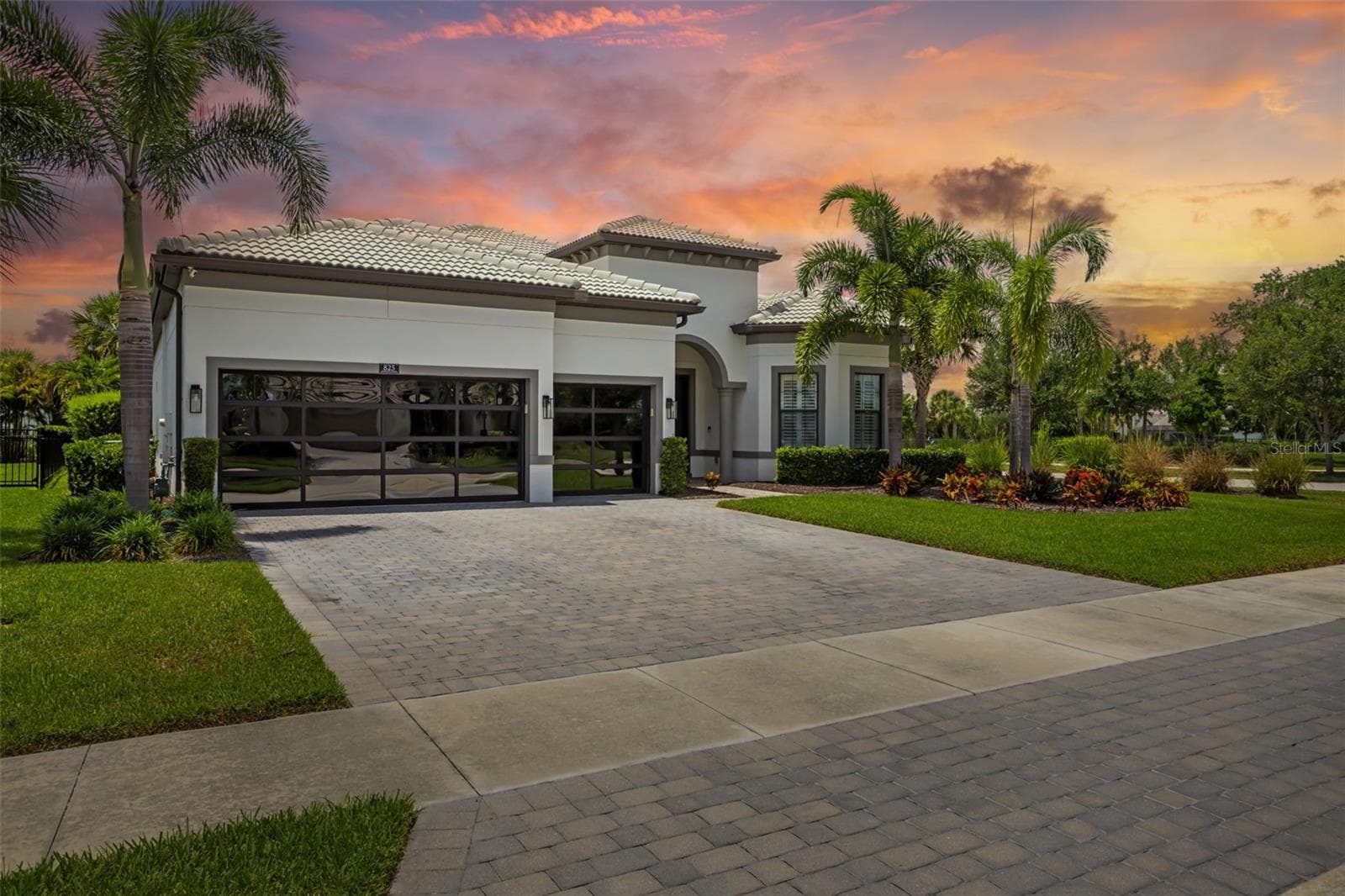 Single Family Residence at 825 SEASCAPE PL, SARASOTA, photo 4 of 95