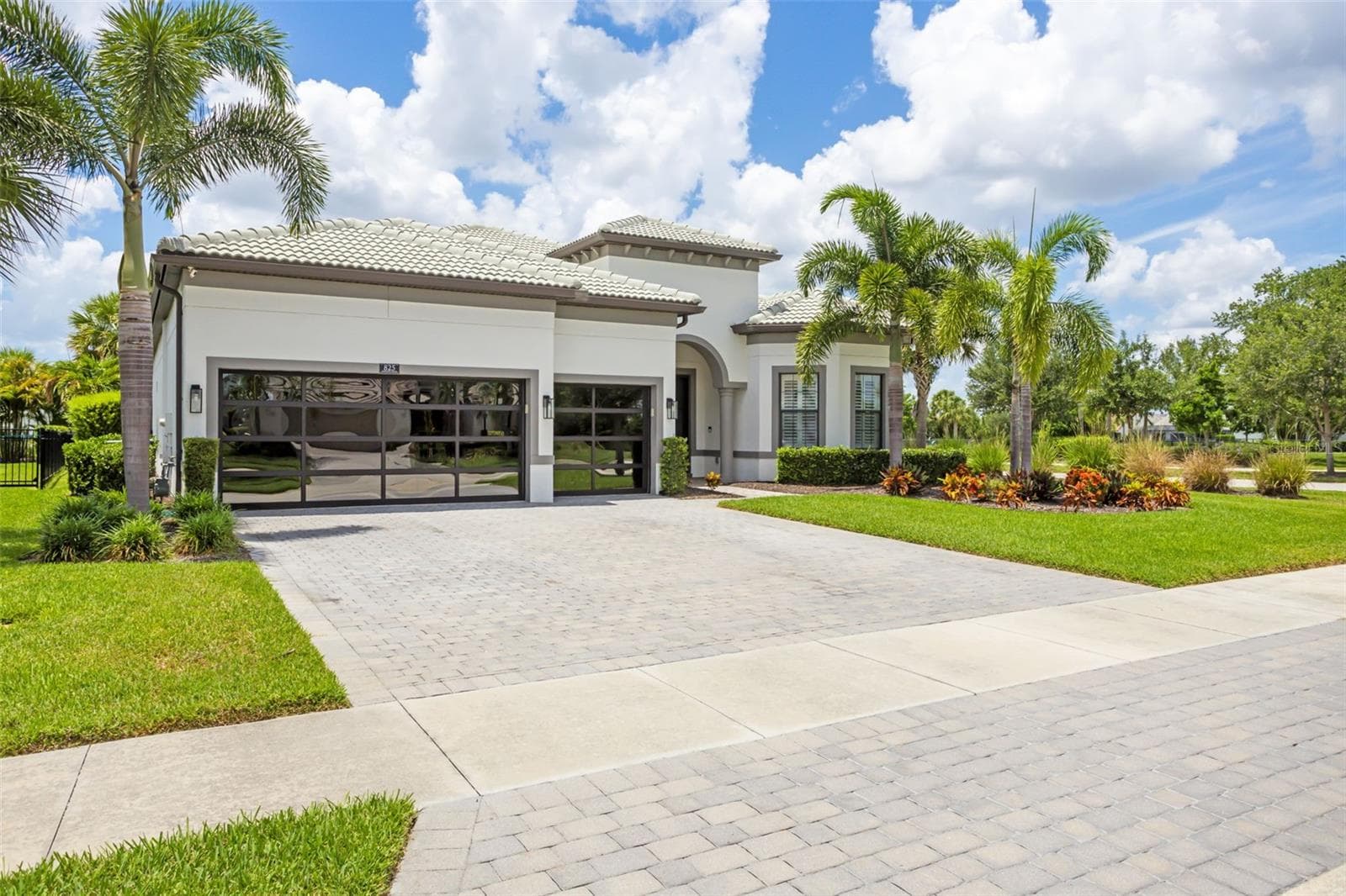 Single Family Residence at 825 SEASCAPE PL, SARASOTA, photo 3 of 95