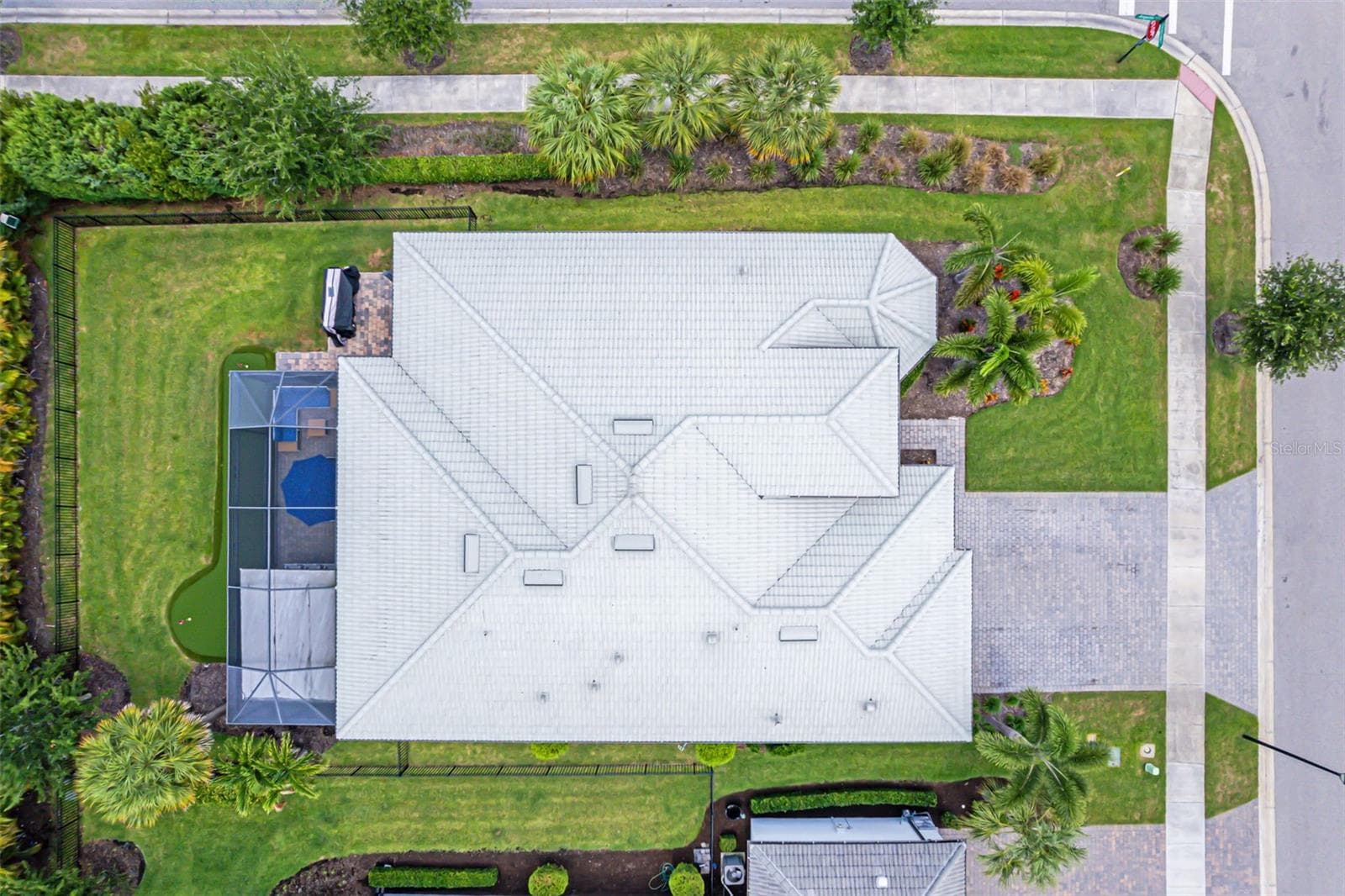Single Family Residence at 825 SEASCAPE PL, SARASOTA, photo 11 of 95