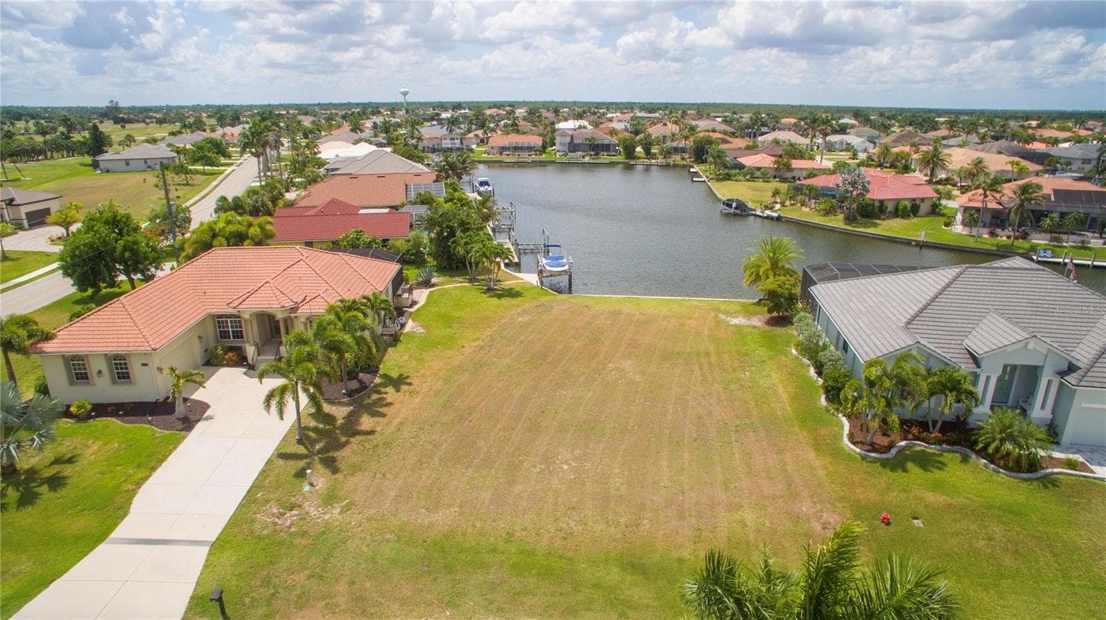 507 Madrid Blvd - Fronts on a basin and has excellent sailboat or power boating access to Charlotte Harbor and the Gulf. - 507 MADRID BLVD, PUNTA GORDA