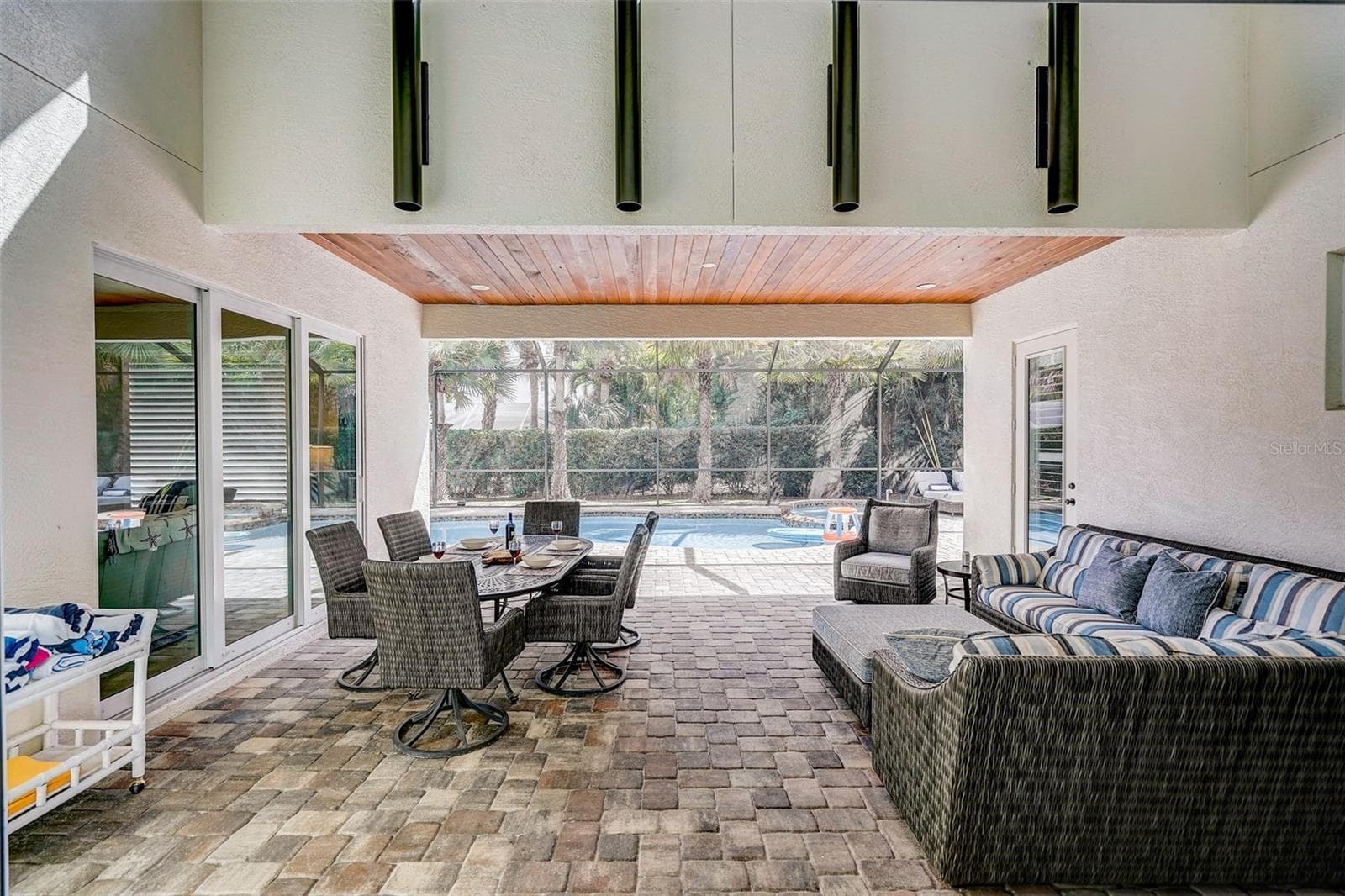 Covered Lanai - 125 S BLVD OF PRESIDENTS, SARASOTA