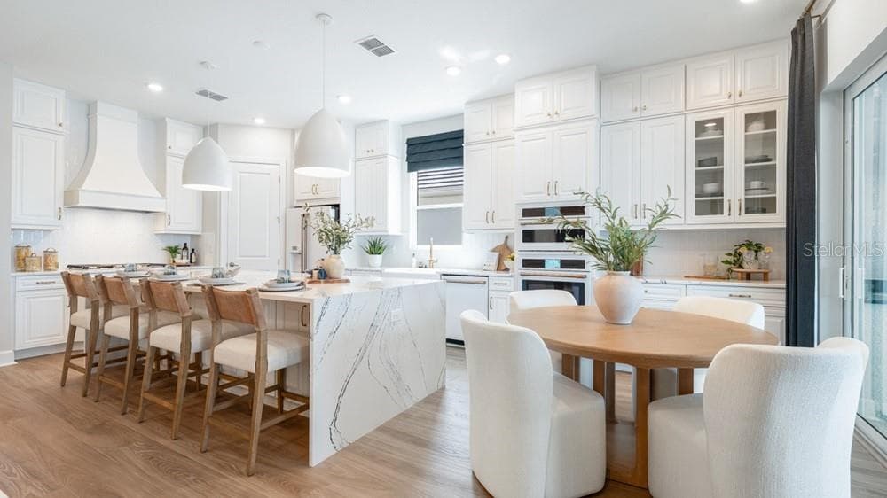10606 Eclipse Street - Model Home Leaseback - Available Now for Closing! - 10606 ECLIPSE ST, SARASOTA