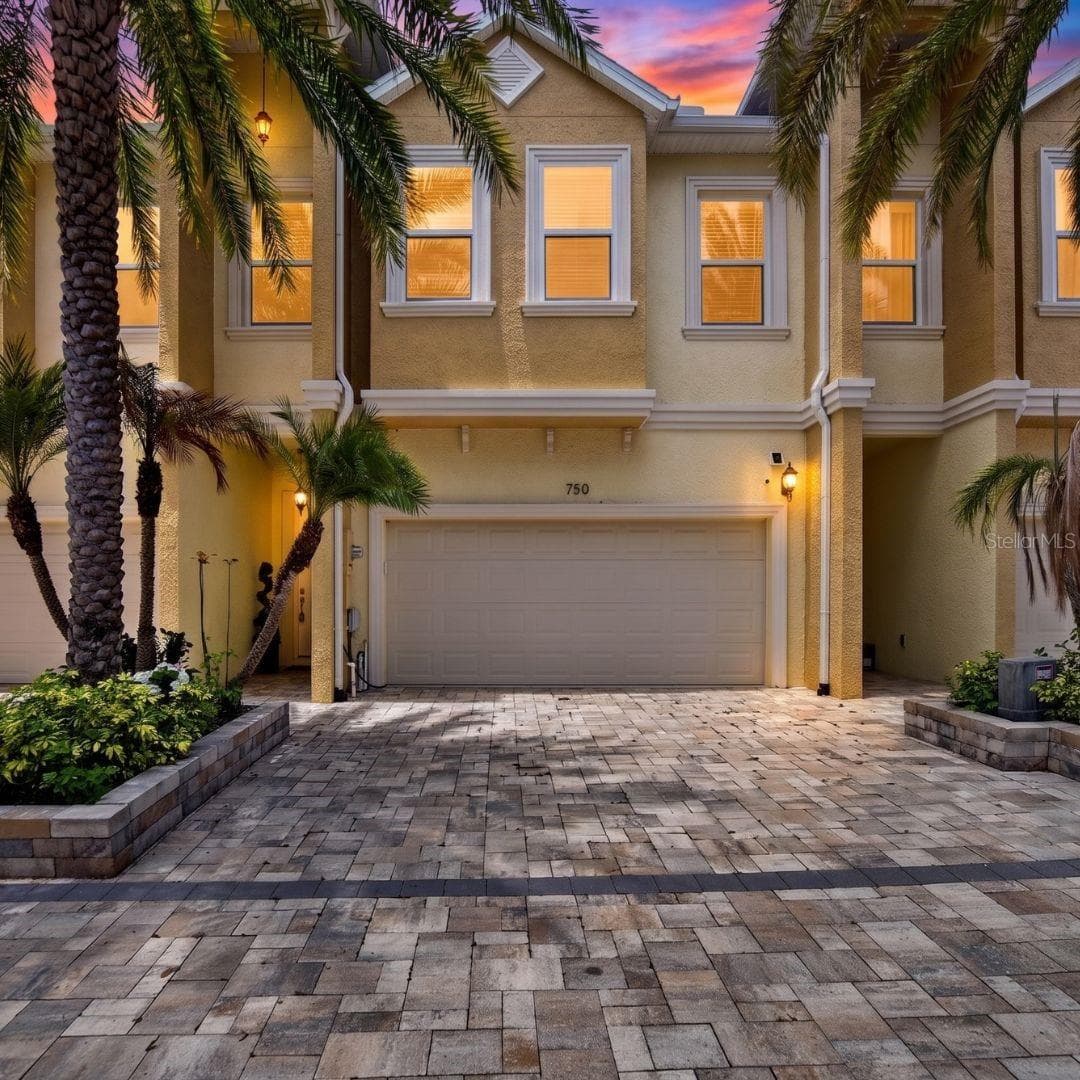 750 GRAND CYPRESS LN