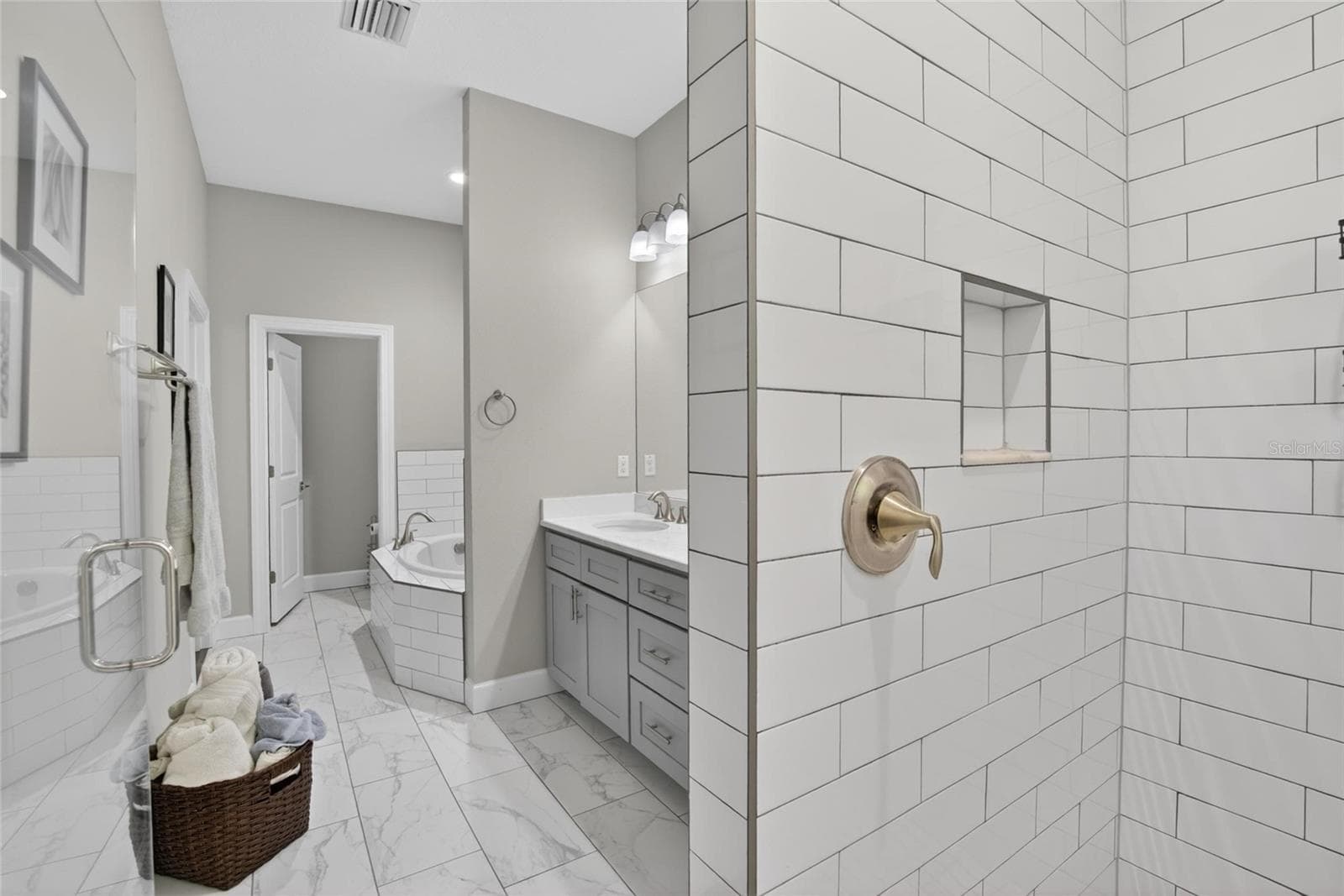 Townhouse at 750 GRAND CYPRESS LN, TARPON SPRINGS, photo 24 of 85