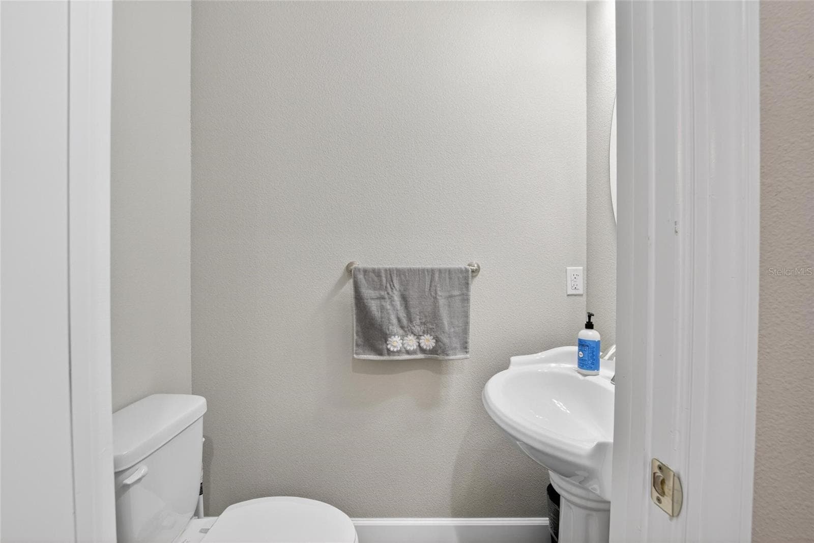 Townhouse at 750 GRAND CYPRESS LN, TARPON SPRINGS, photo 44 of 85