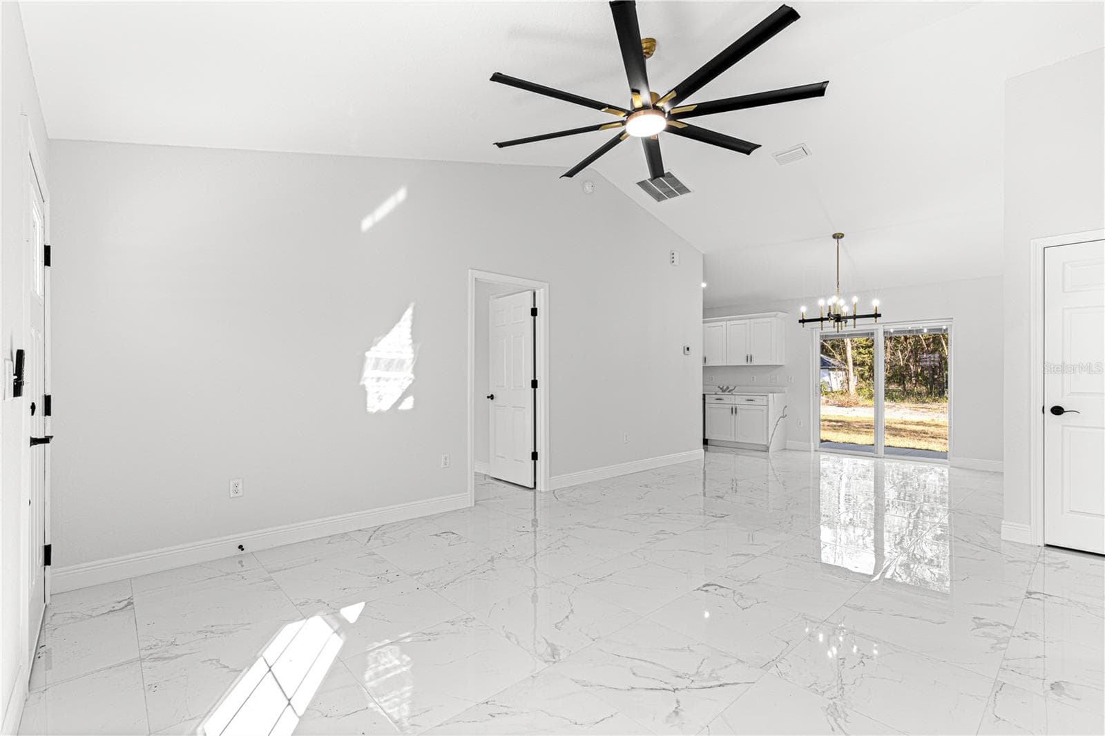 Single Family Residence at 10325 SE 125TH LN, BELLEVIEW, photo 4 of 23