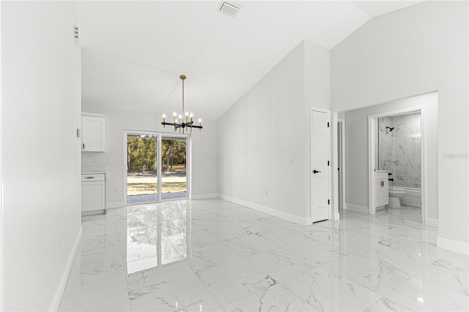 Single Family Residence at 10325 SE 125TH LN, BELLEVIEW, photo 6 of 23