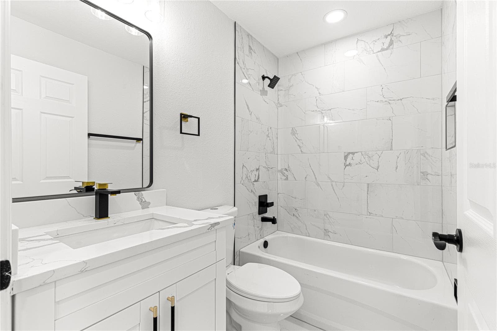 Single Family Residence at 10325 SE 125TH LN, BELLEVIEW, photo 7 of 23