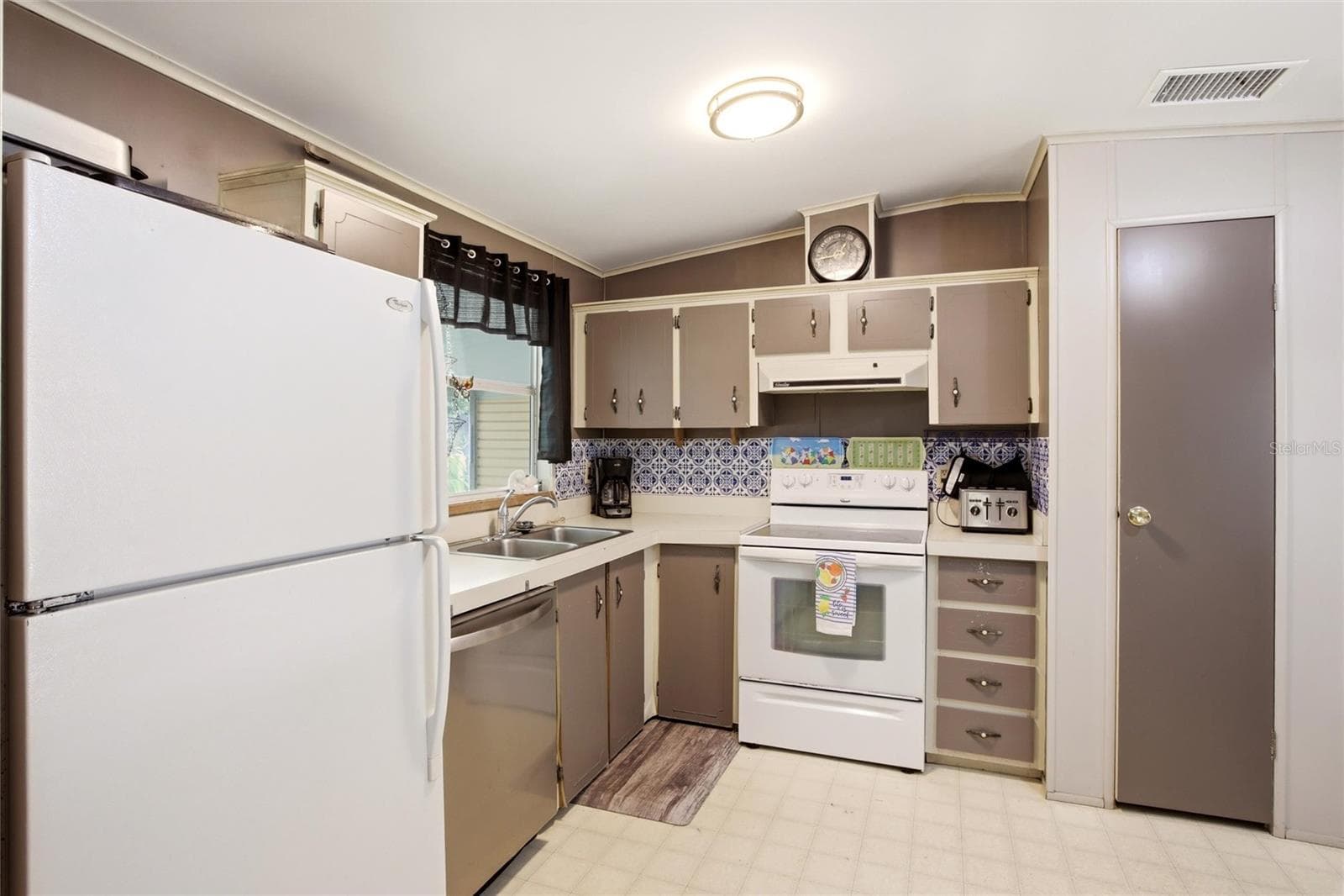 Manufactured Home at 3348 OMEC ST, LAKE WALES, photo 12 of 63