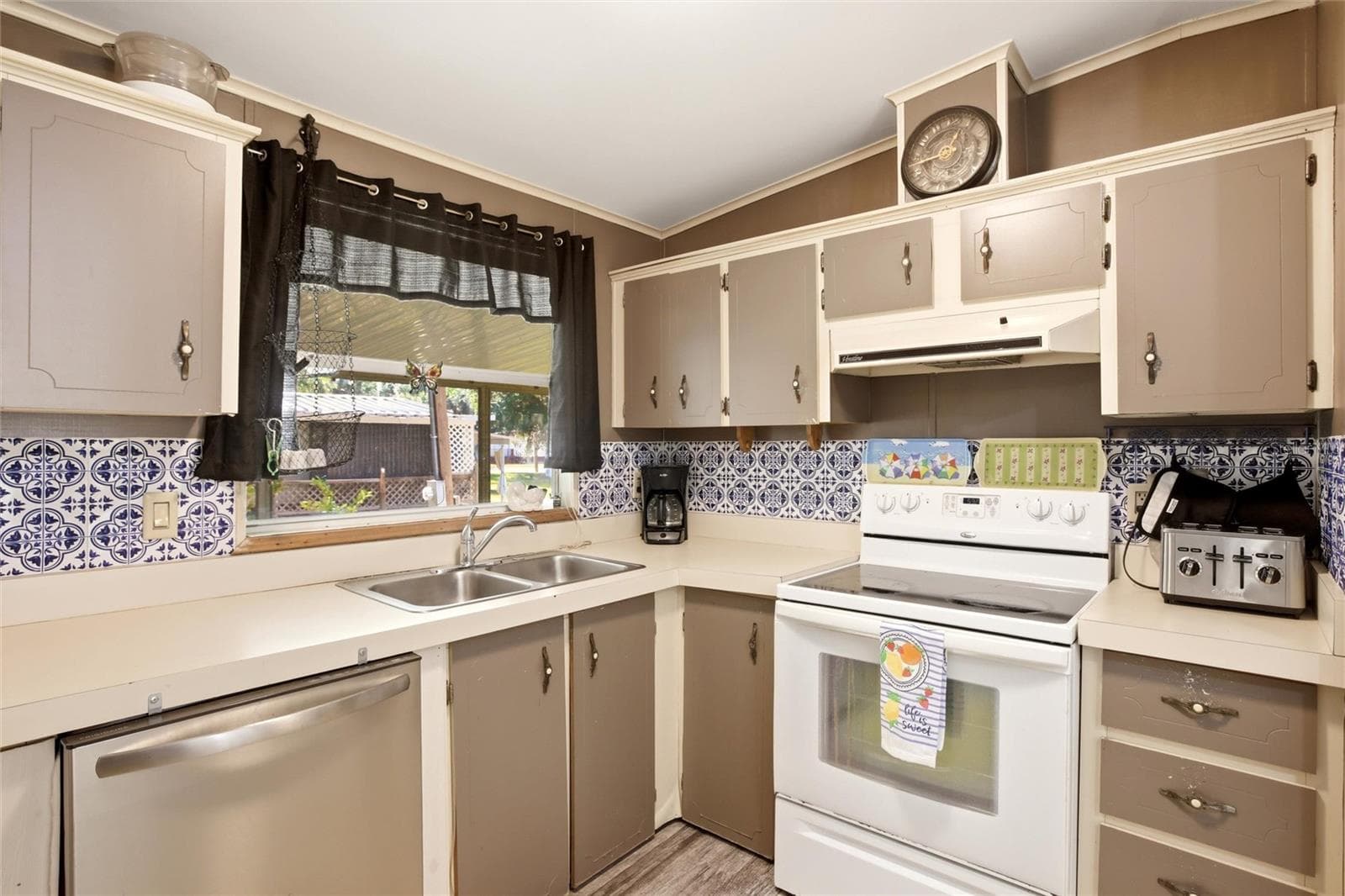Manufactured Home at 3348 OMEC ST, LAKE WALES, photo 14 of 63