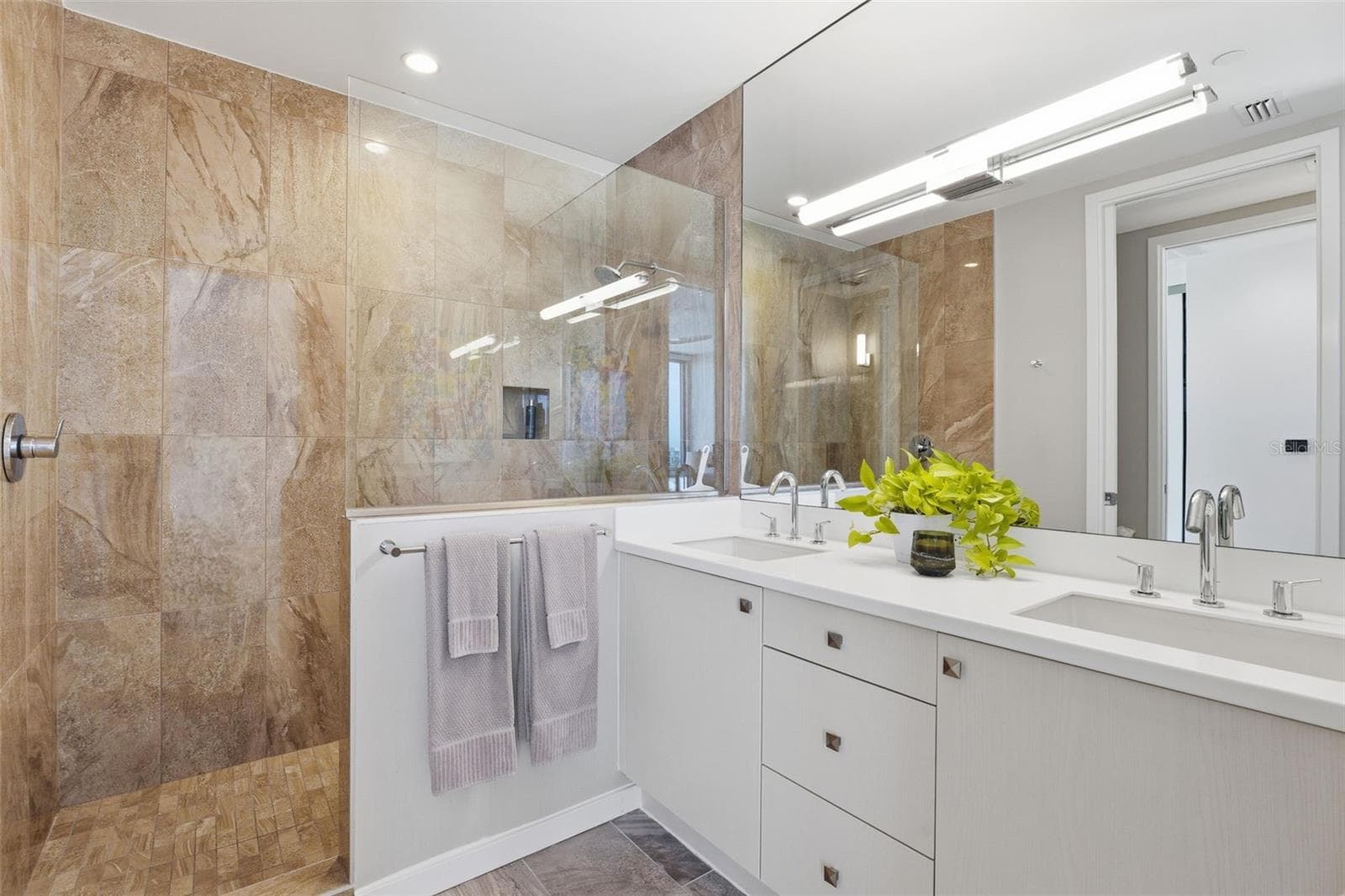 Condominium at 1350 5TH ST #402, SARASOTA, photo 24 of 31
