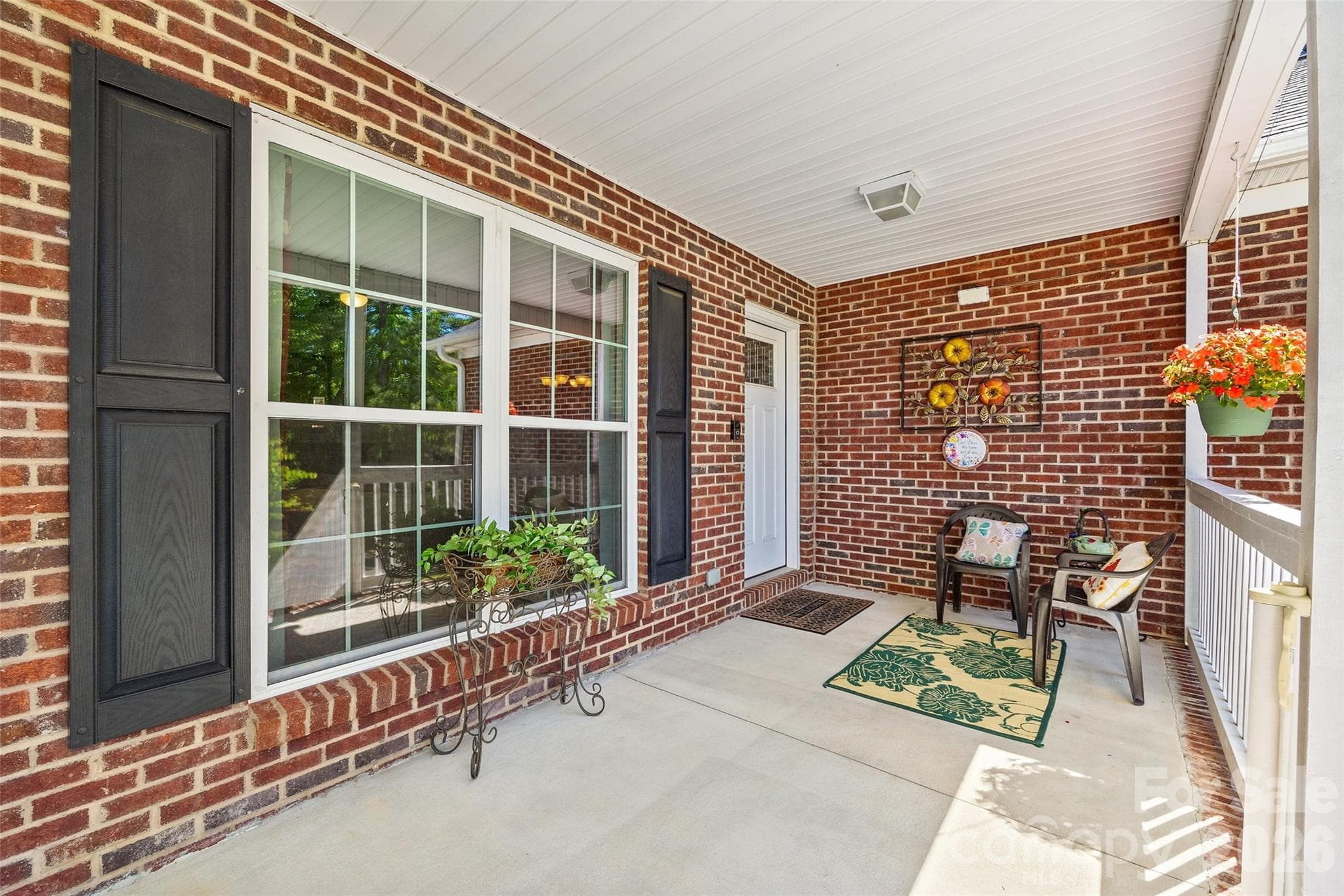 Single Family Residence at 208 Victoria Circle, York, photo 2 of 23