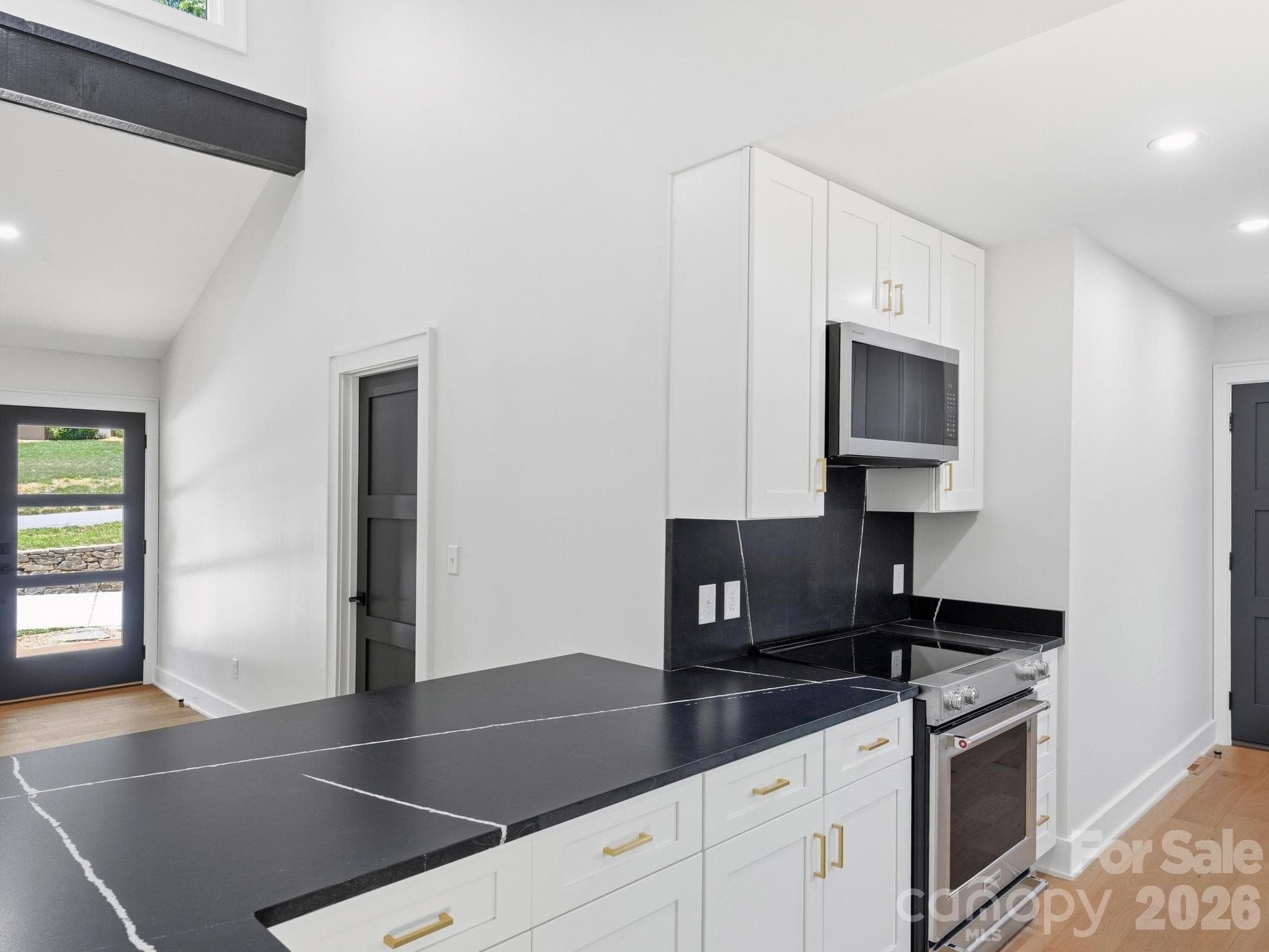 Stunning Quartz counters - 17 Muirfield Drive, Arden