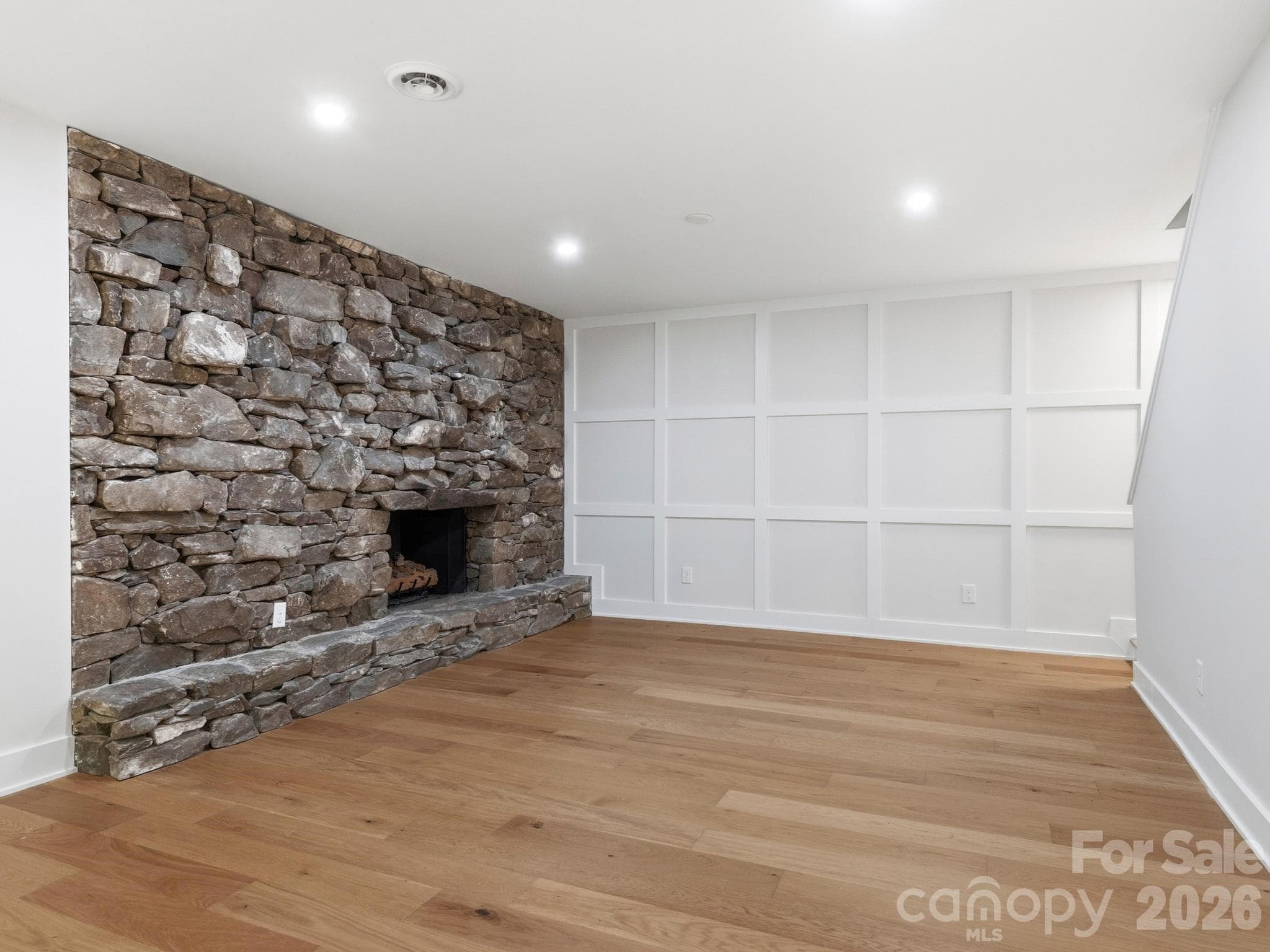 custom trim - 17 Muirfield Drive, Arden