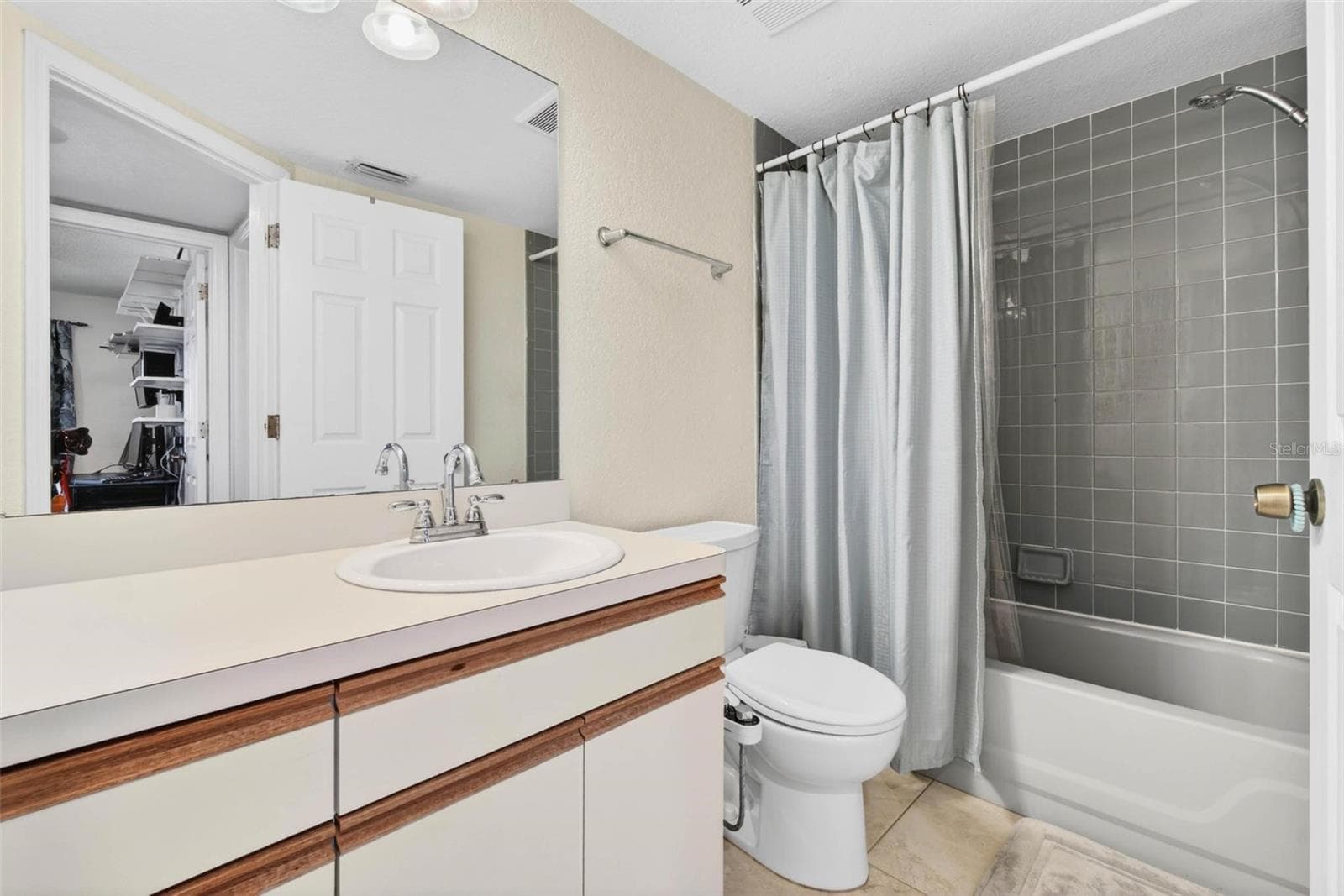 2nd Bathroom - 6389 93RD TER N #4706, PINELLAS PARK