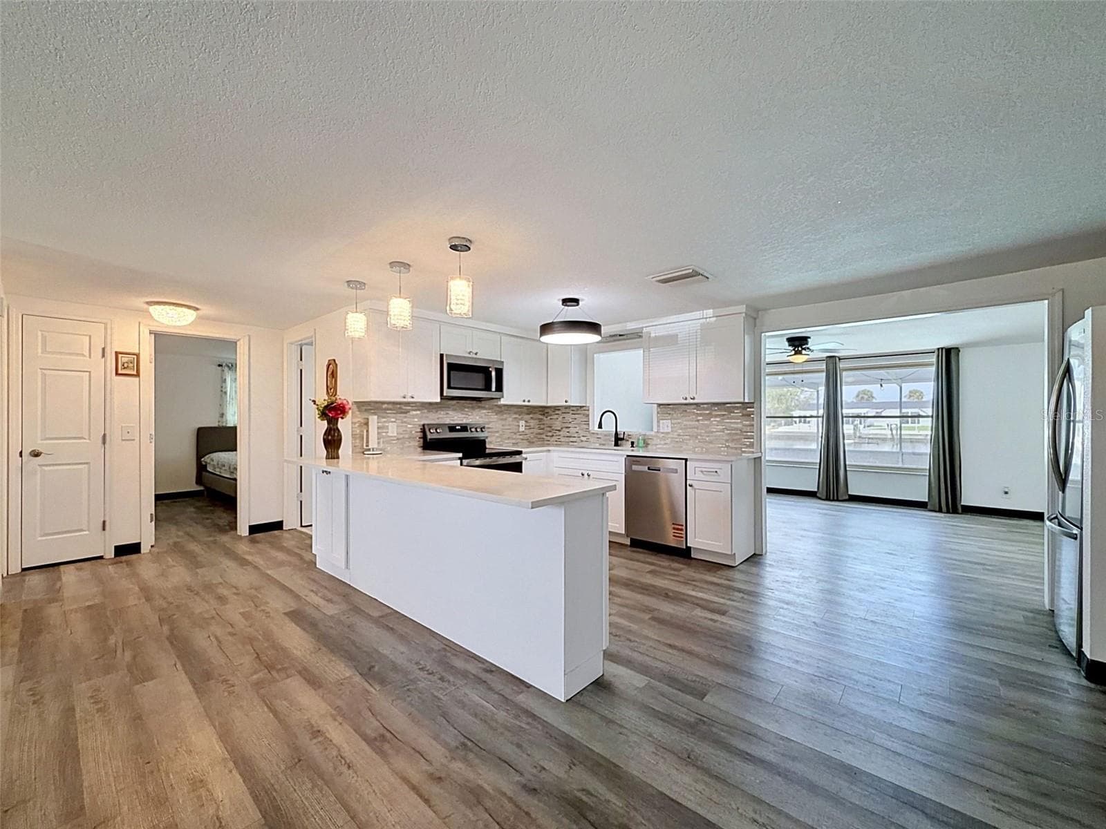 BEAUTIFUL REMOLDELED KITCHEN - 12735 1ST ISLE, HUDSON
