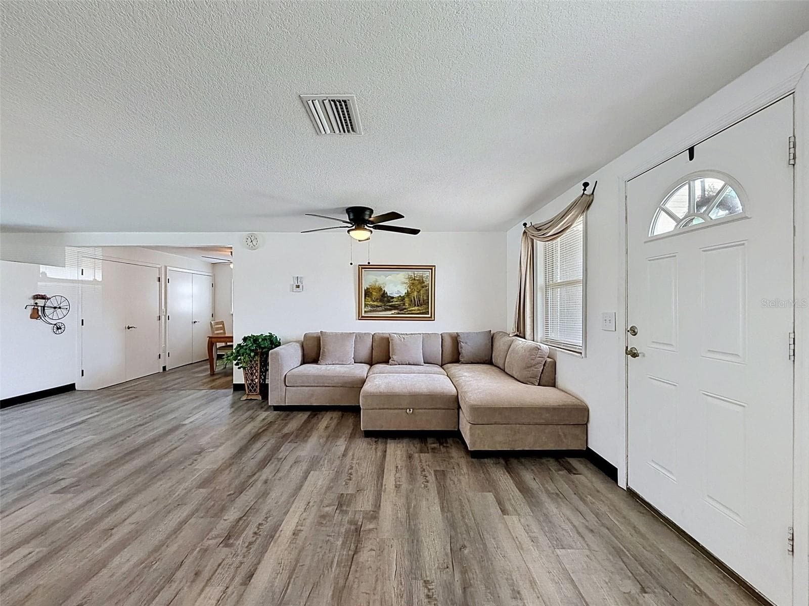 LOTS OF ROOM FOR THE WHOLE FAMILY - 12735 1ST ISLE, HUDSON