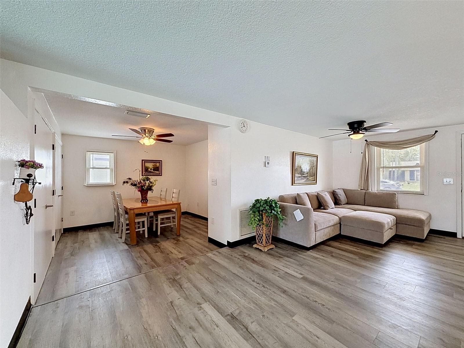 Additional dining space just off the living room. - 12735 1ST ISLE, HUDSON